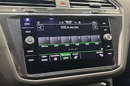 sininen Volkswagen Tiguan 2023 kuva 23.