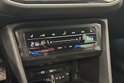 sininen Volkswagen Tiguan 2023 kuva 26.