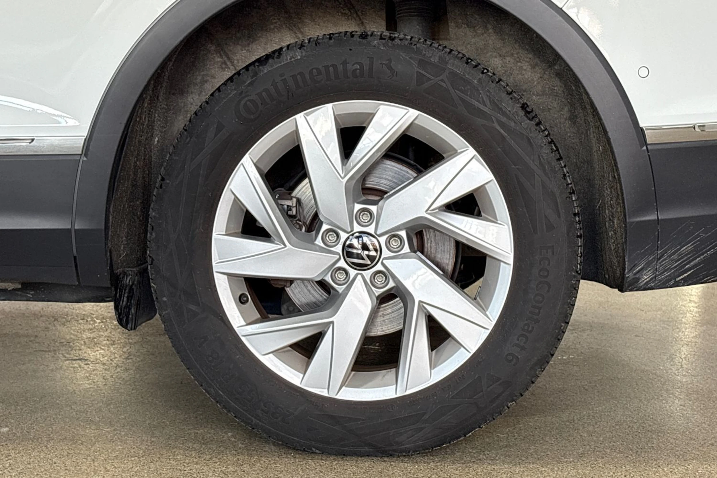 valkoinen Volkswagen Tiguan 2023 kuva 10.