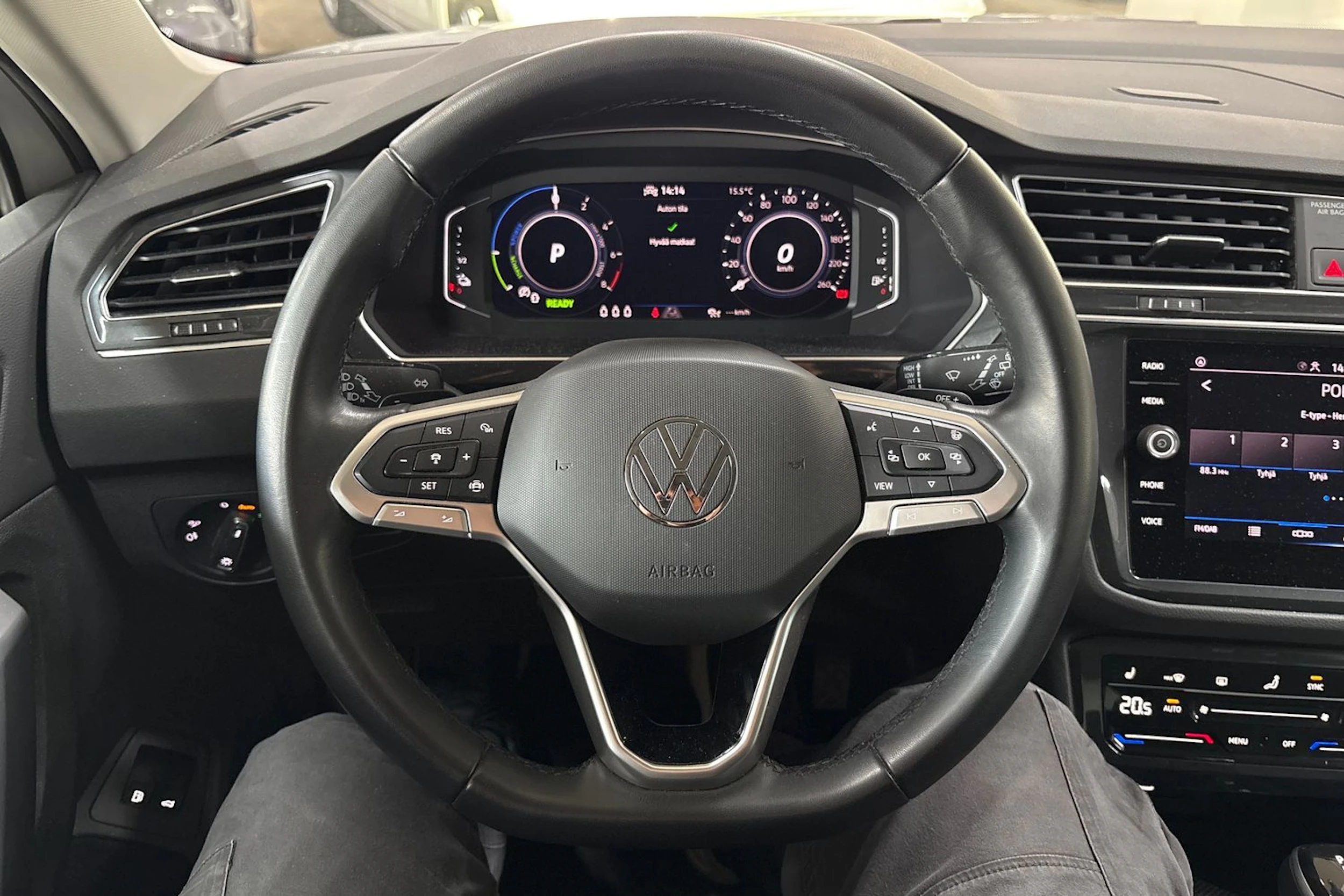 valkoinen Volkswagen Tiguan 2023 kuva 11.