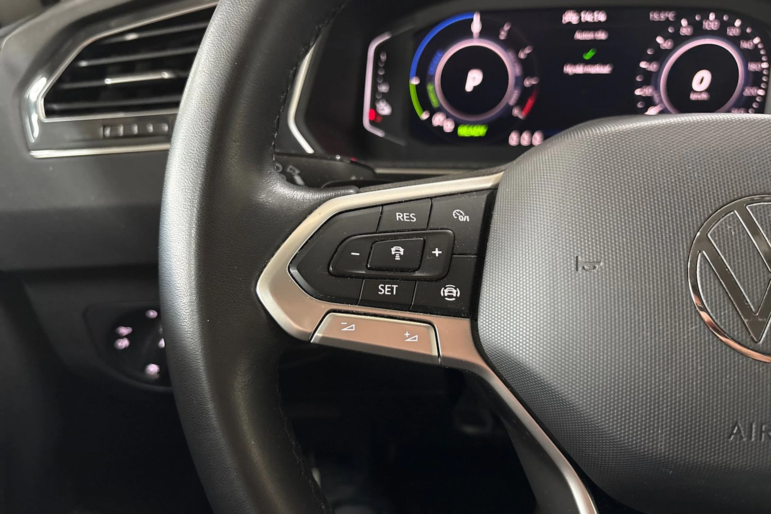 valkoinen Volkswagen Tiguan 2023 kuva 13.