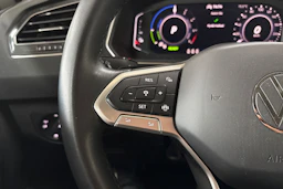 valkoinen Volkswagen Tiguan 2023 kuva 13.