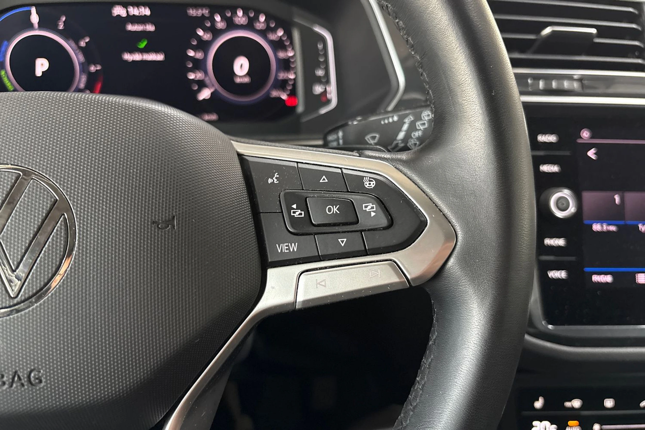 valkoinen Volkswagen Tiguan 2023 kuva 14.