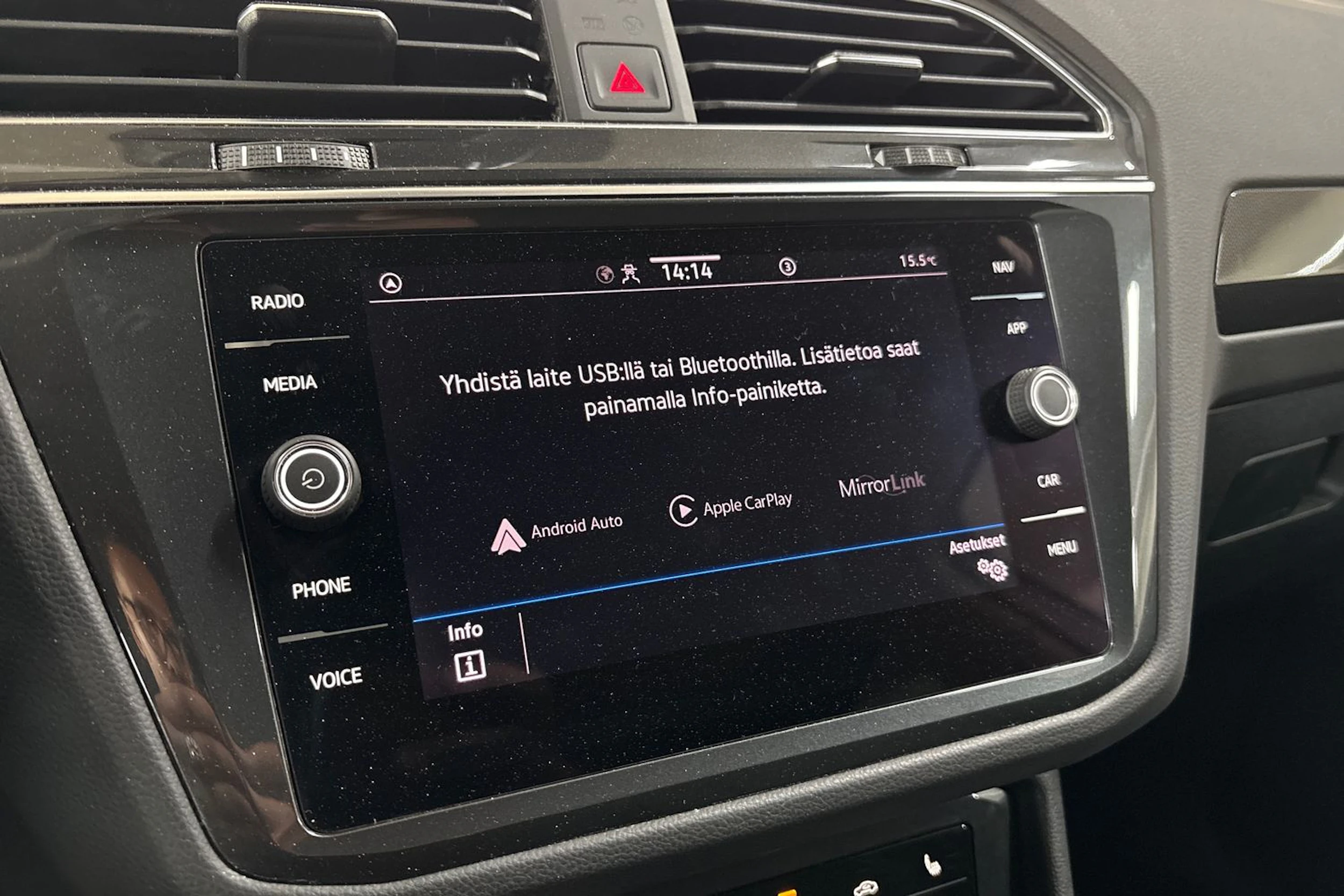 valkoinen Volkswagen Tiguan 2023 kuva 15.