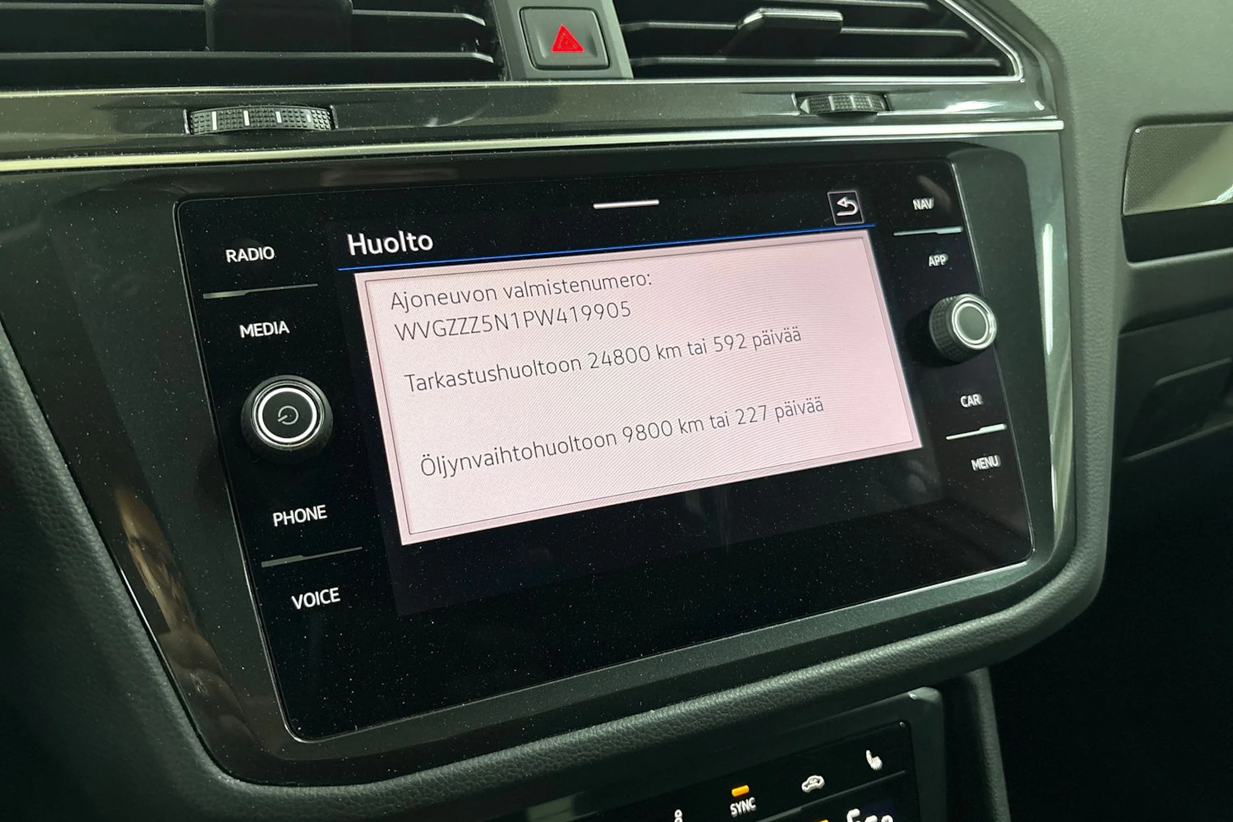 valkoinen Volkswagen Tiguan 2023 kuva 18.