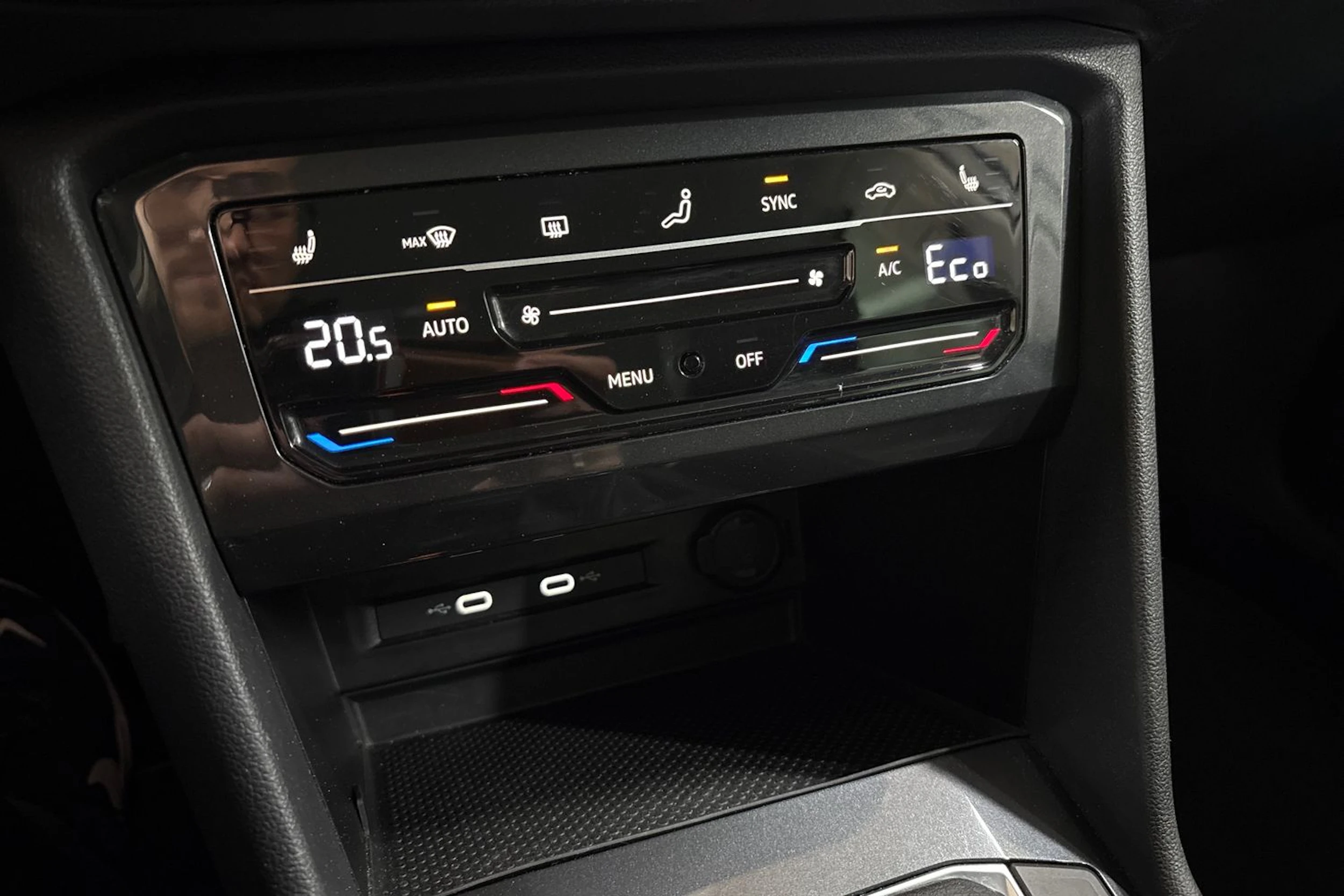 valkoinen Volkswagen Tiguan 2023 kuva 20.