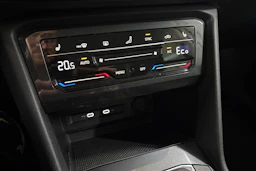 valkoinen Volkswagen Tiguan 2023 kuva 20.