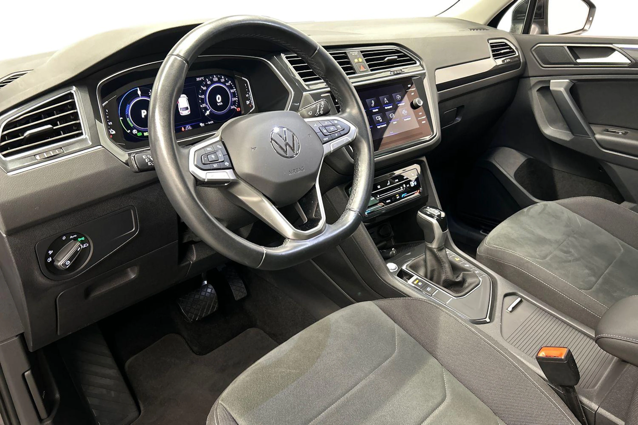 musta Volkswagen Tiguan 2023 kuva 6.