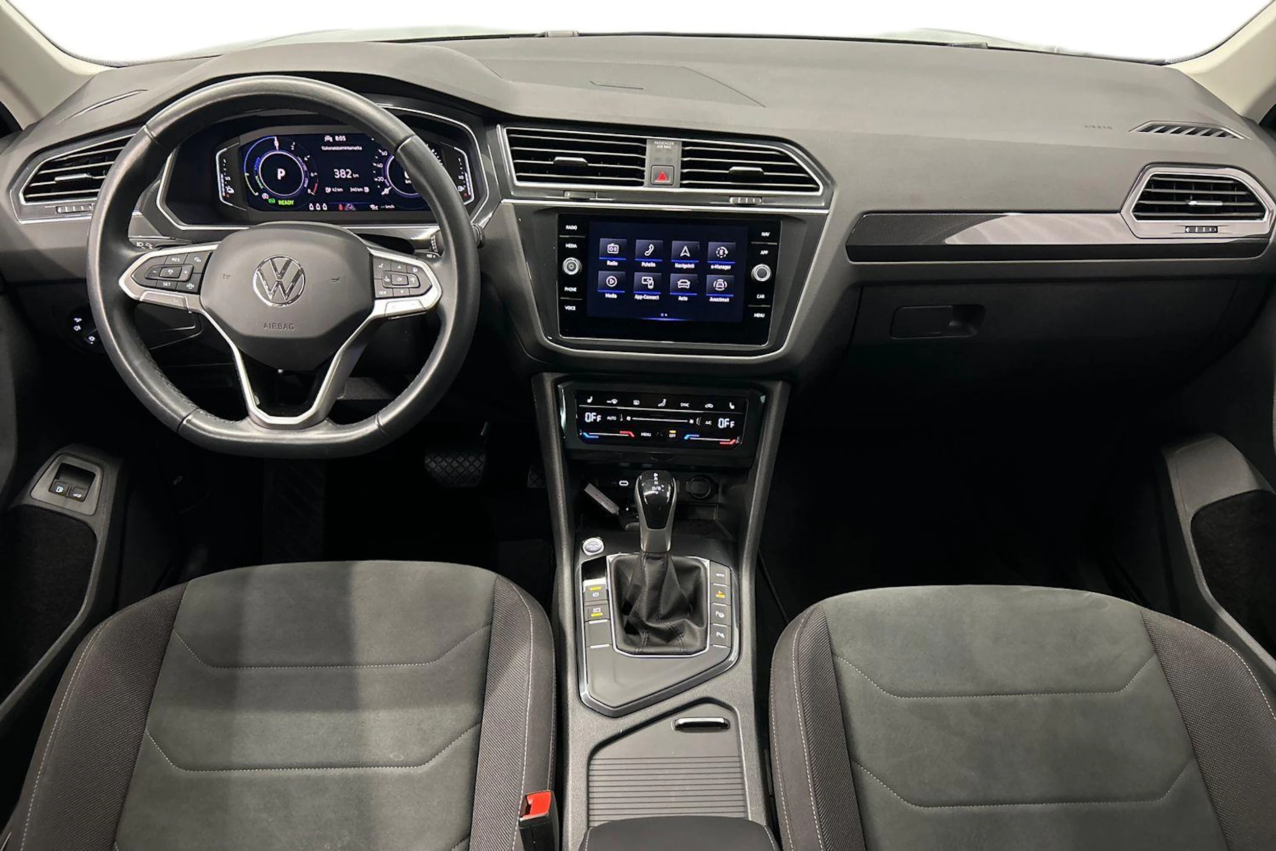 musta Volkswagen Tiguan 2023 kuva 7.