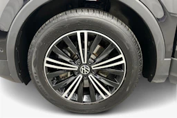 musta Volkswagen Tiguan 2023 kuva 9.