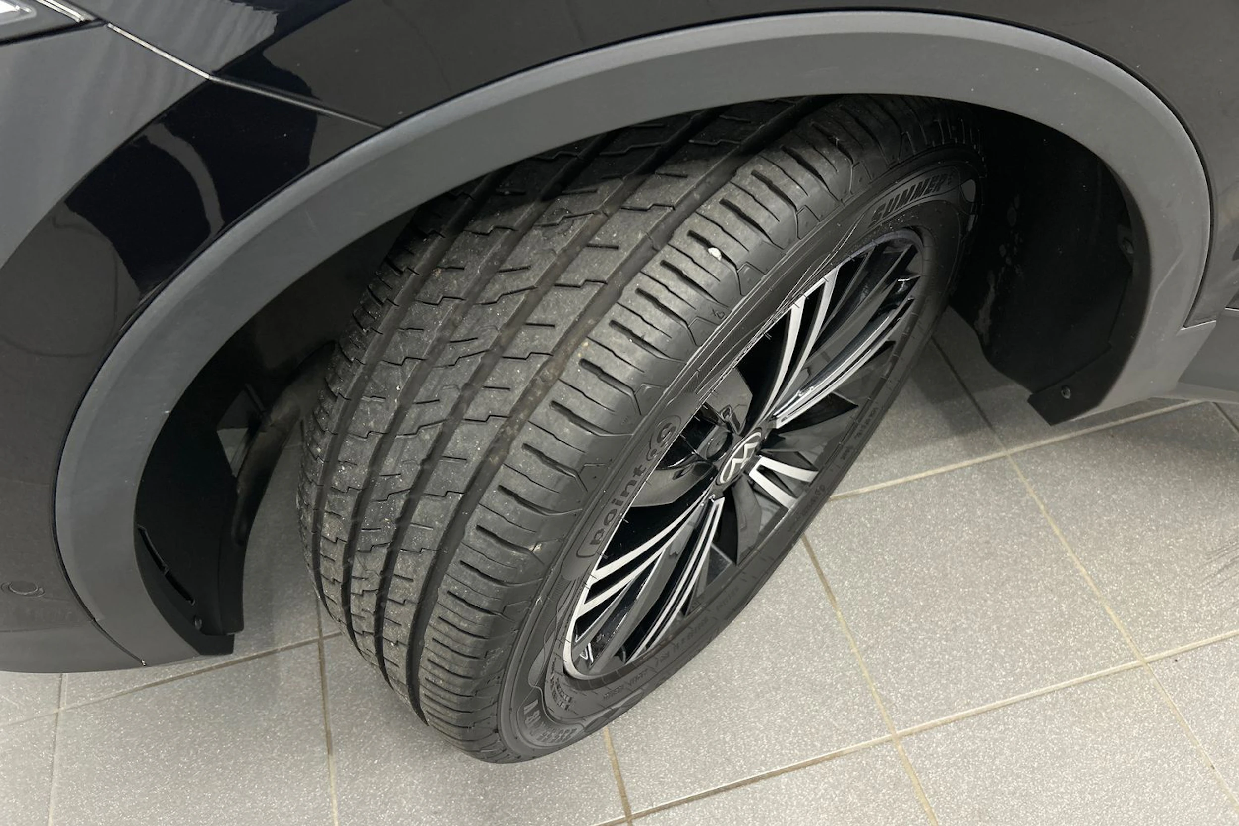 musta Volkswagen Tiguan 2023 kuva 10.