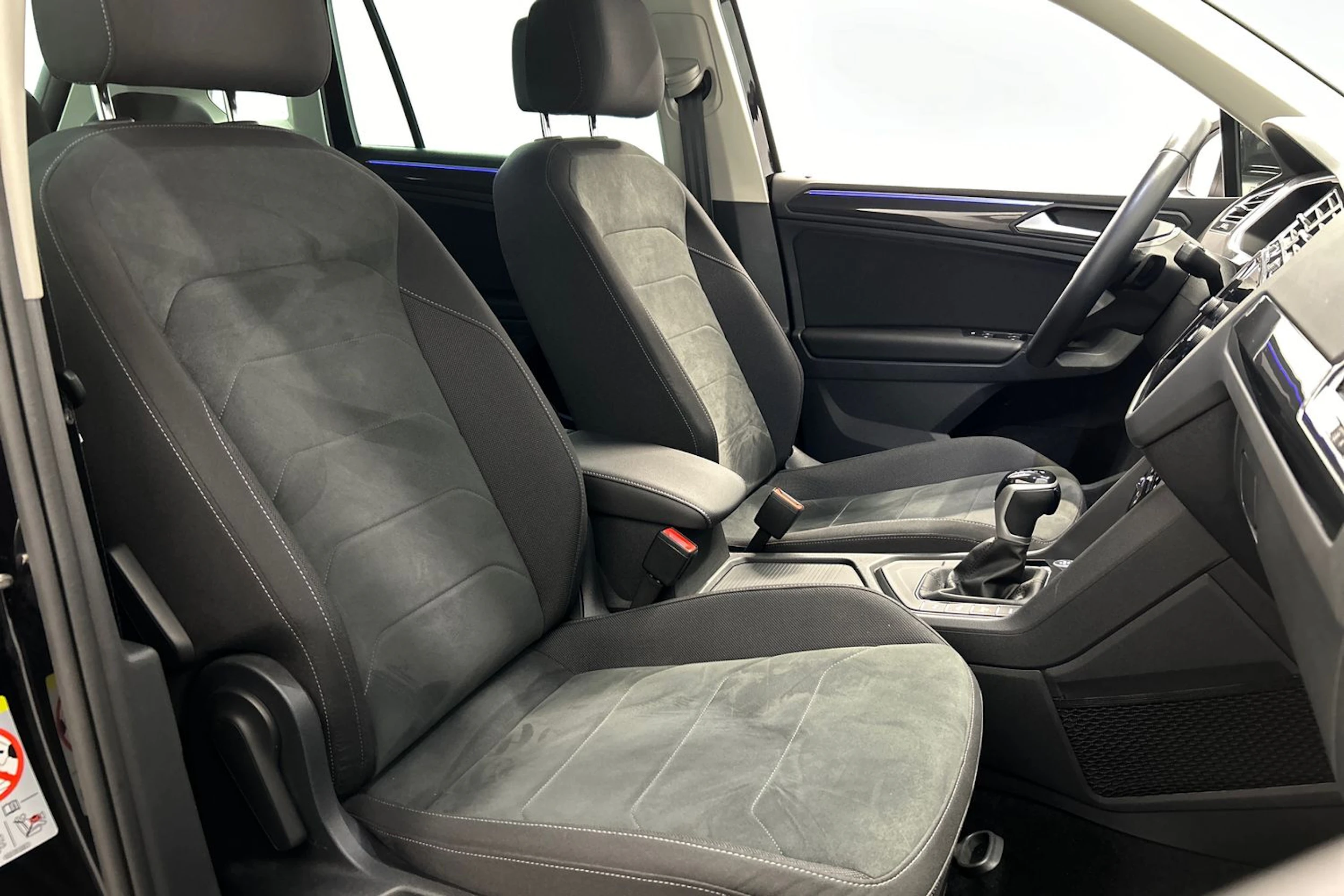 musta Volkswagen Tiguan 2023 kuva 11.