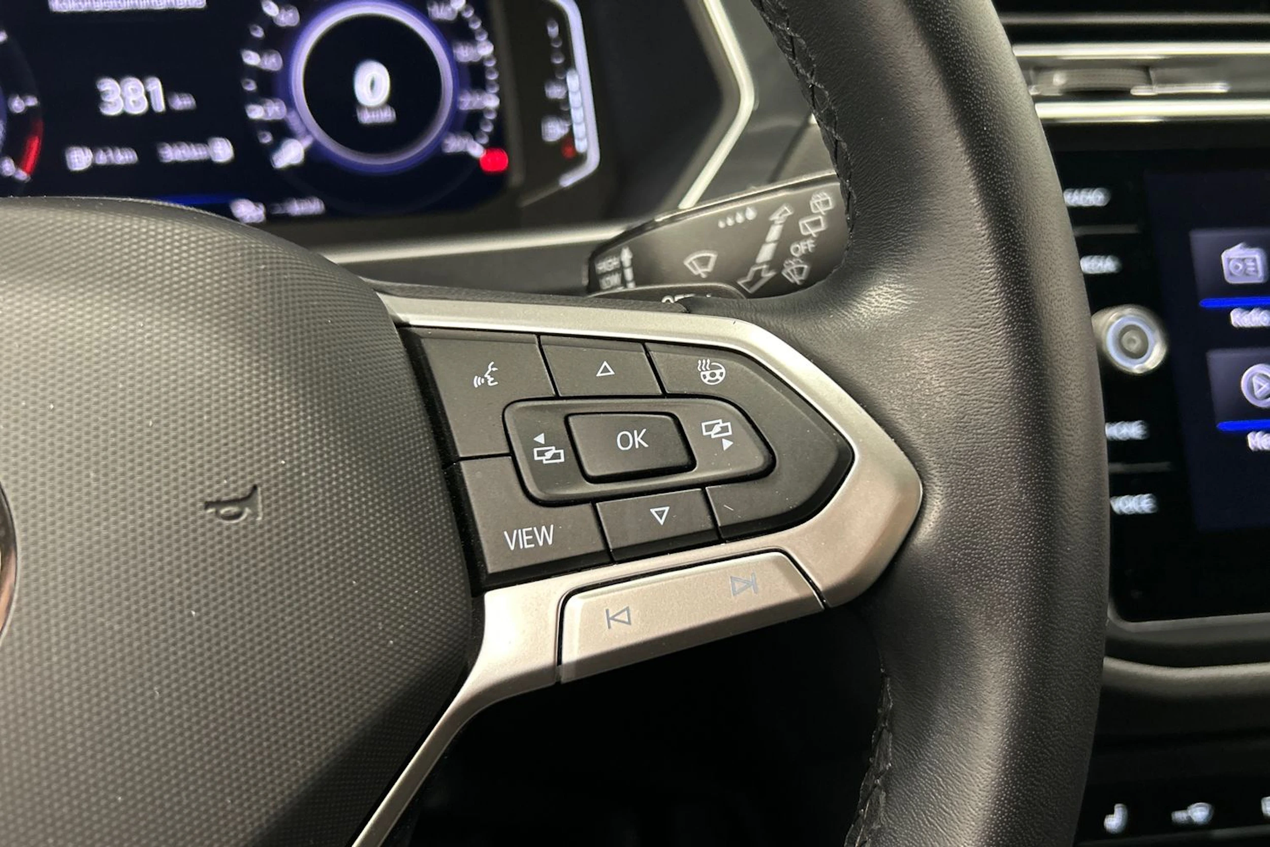 musta Volkswagen Tiguan 2023 kuva 17.