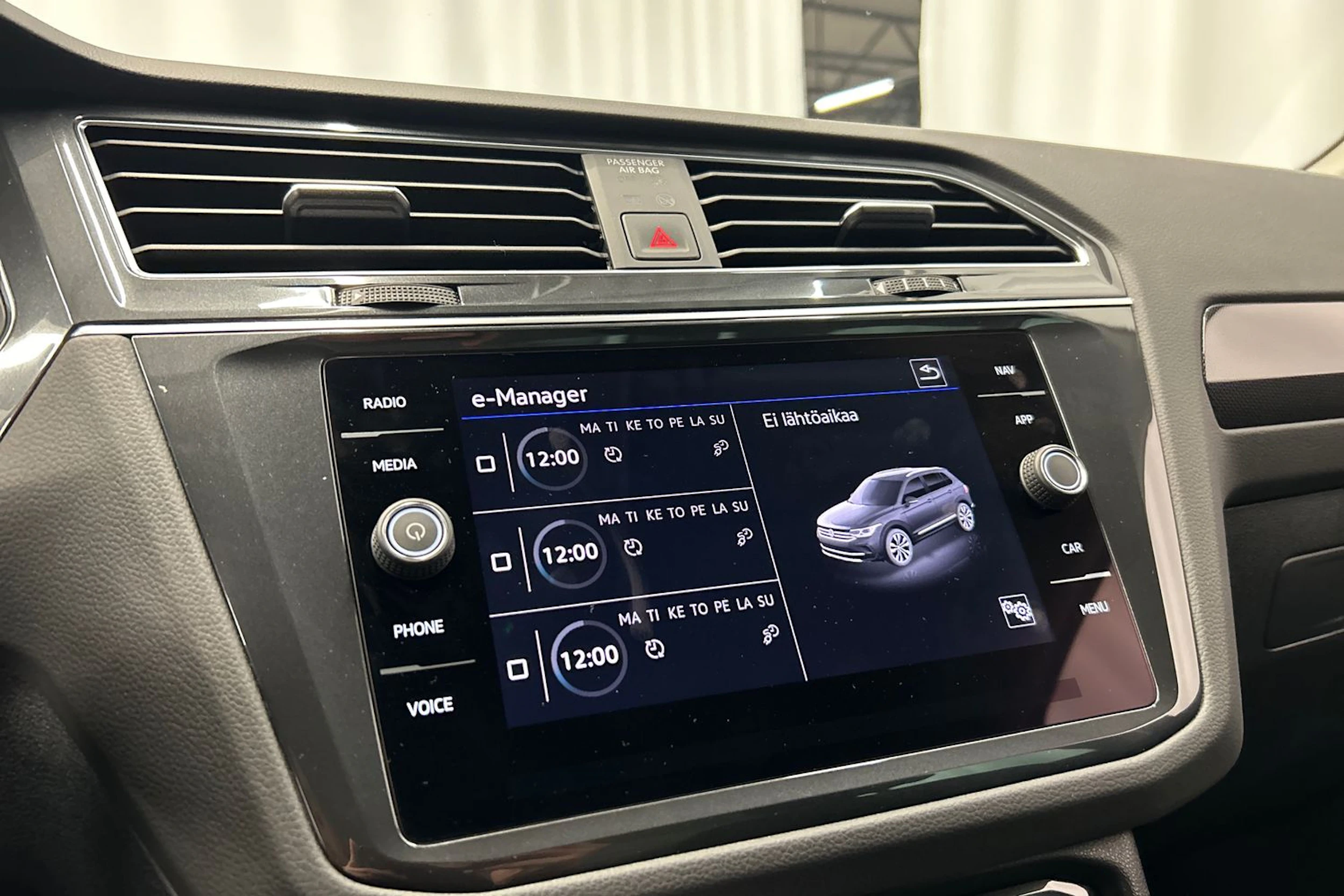 musta Volkswagen Tiguan 2023 kuva 20.