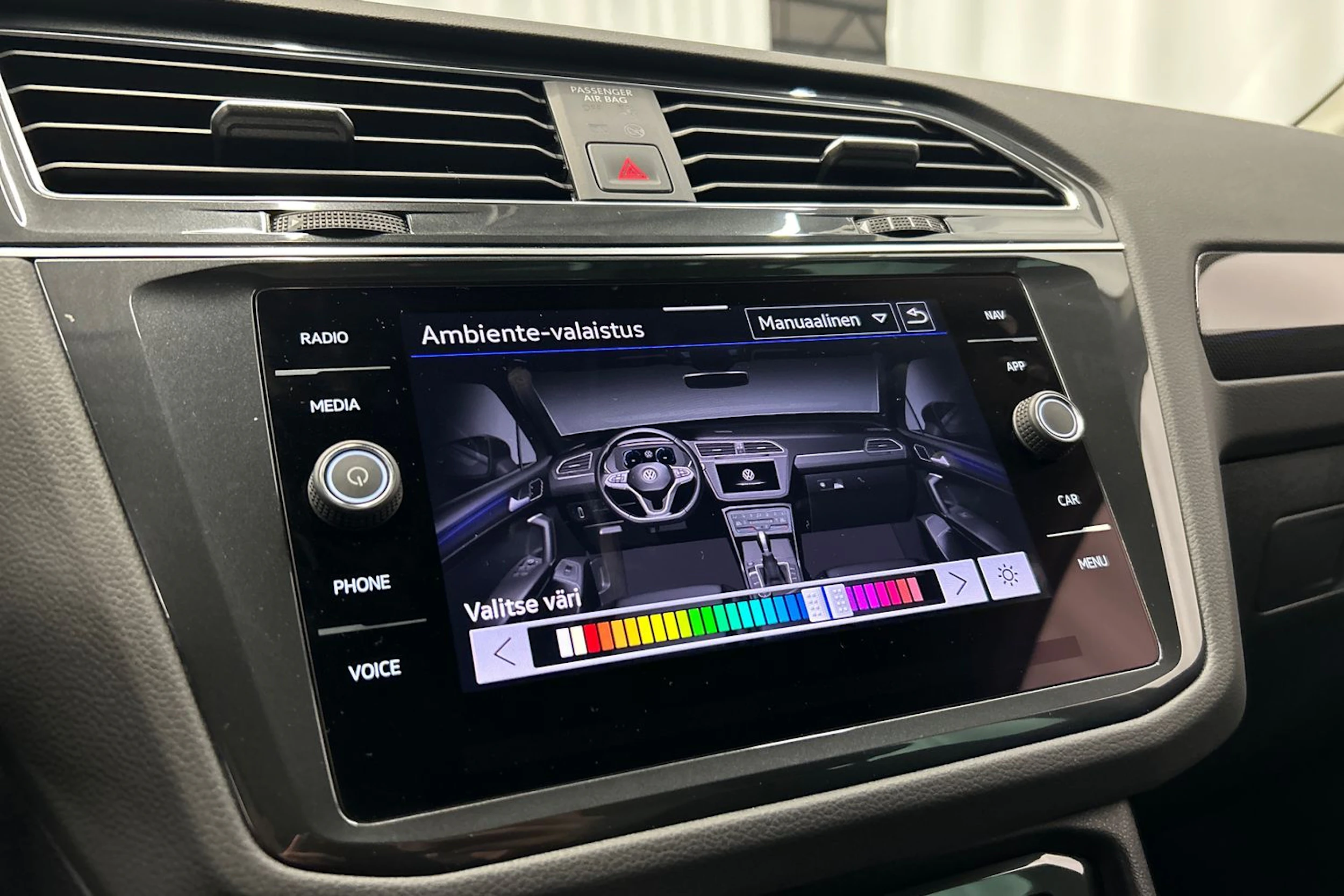 musta Volkswagen Tiguan 2023 kuva 21.