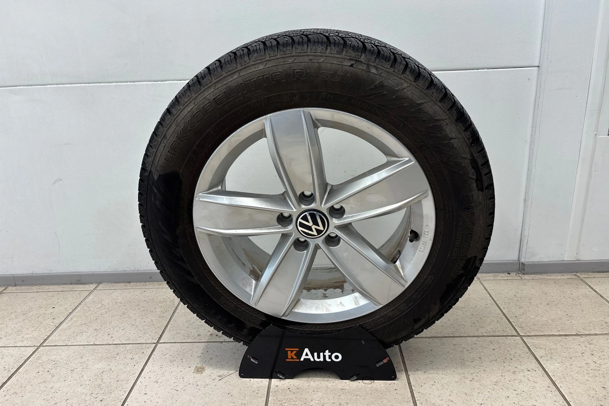 harmaa Volkswagen Tiguan 2023 kuva 11.