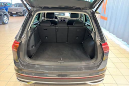 harmaa Volkswagen Tiguan 2023 kuva 14.