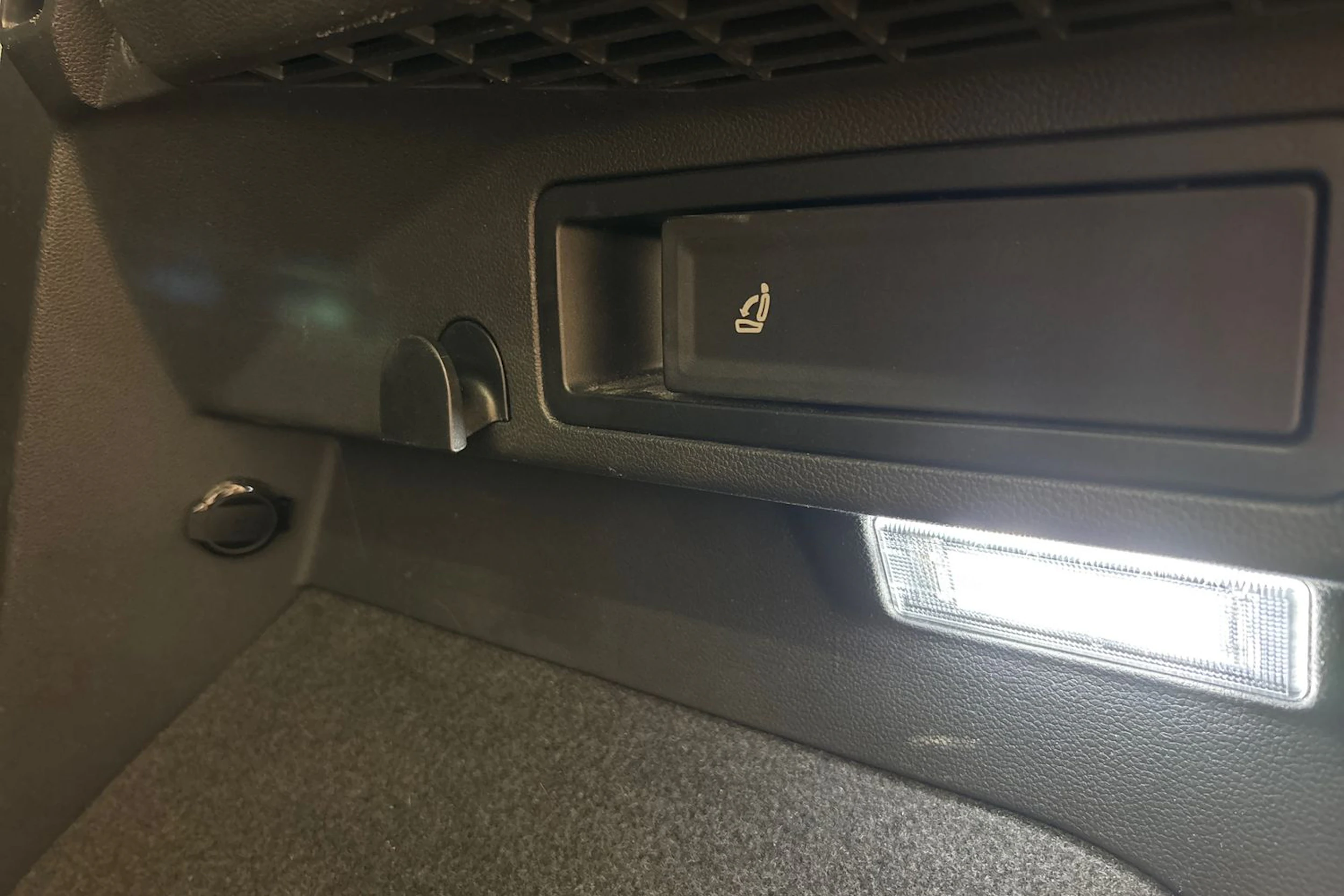 harmaa Volkswagen Tiguan 2023 kuva 16.