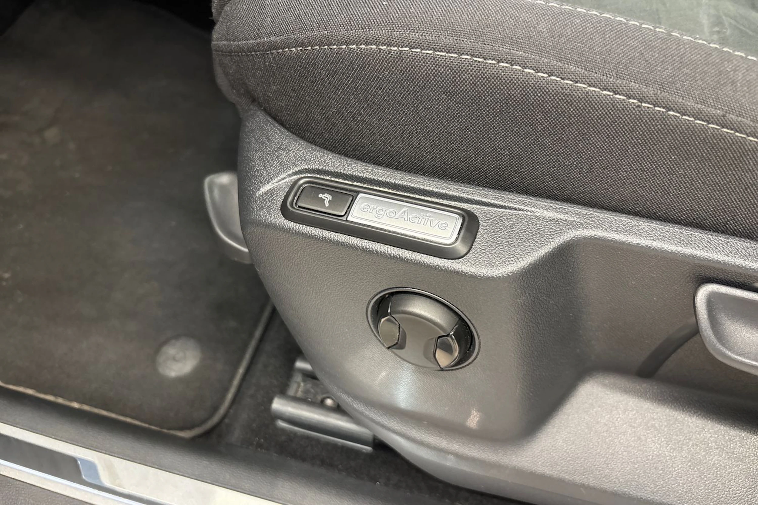 harmaa Volkswagen Tiguan 2023 kuva 17.