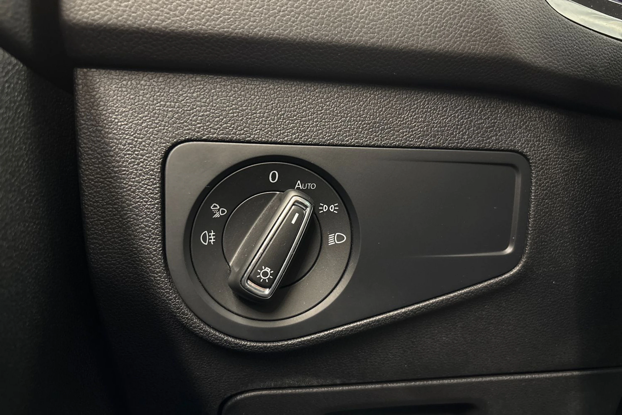 harmaa Volkswagen Tiguan 2023 kuva 20.