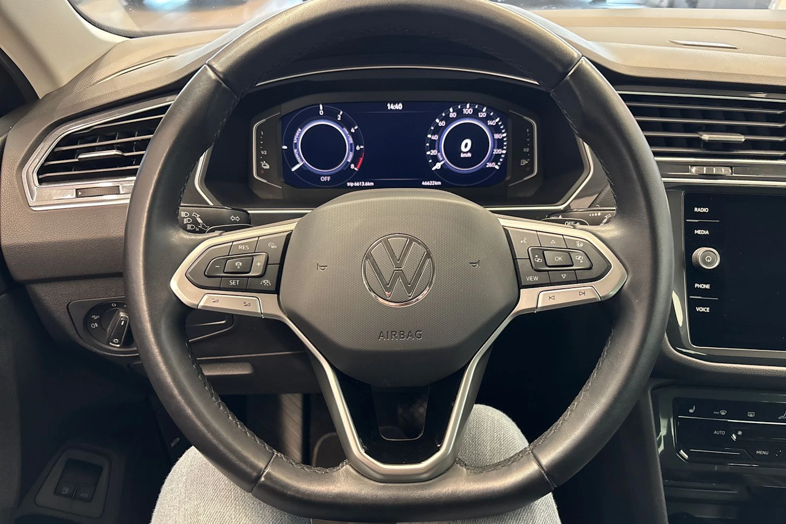harmaa Volkswagen Tiguan 2023 kuva 21.