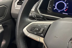 harmaa Volkswagen Tiguan 2023 kuva 22.