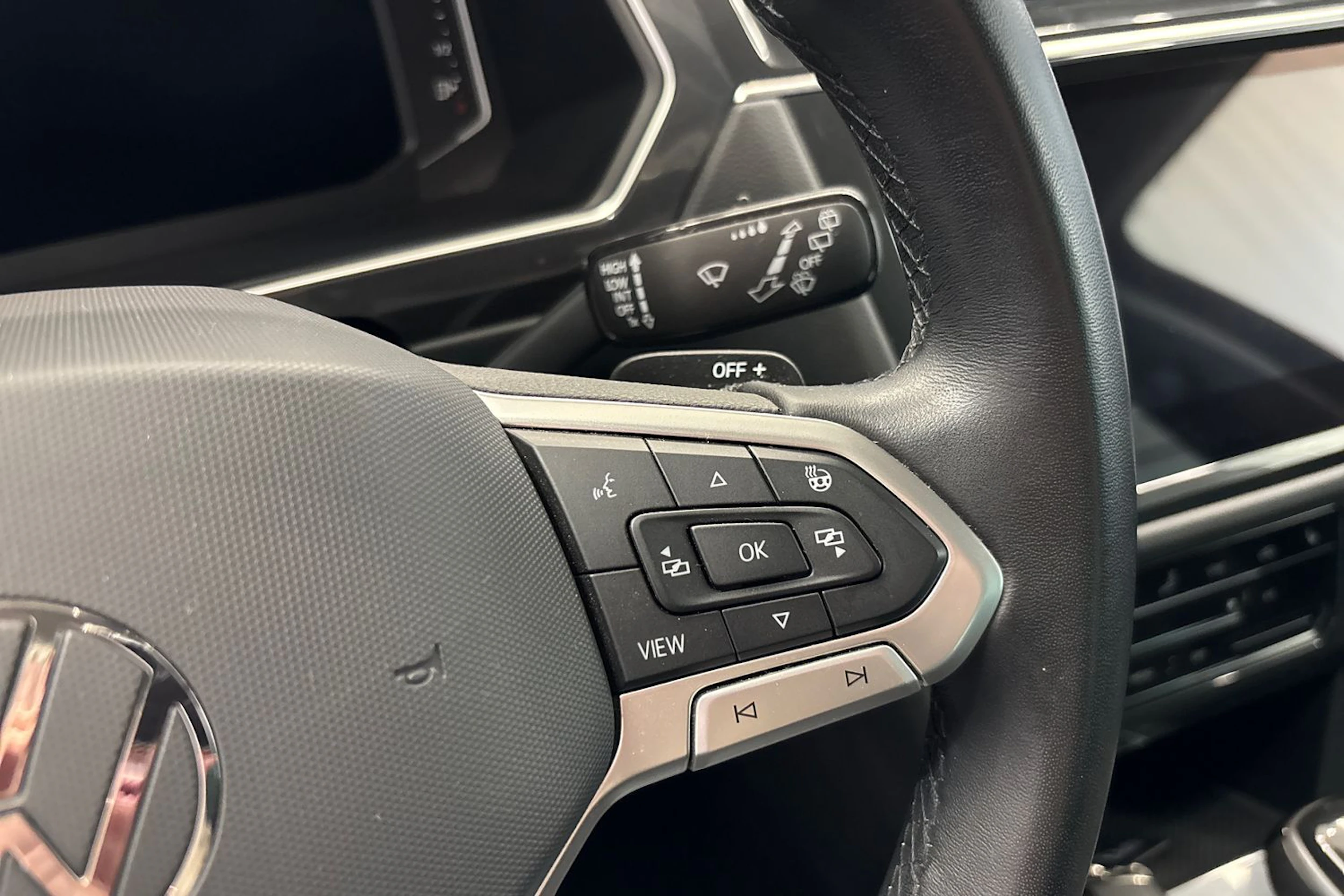 harmaa Volkswagen Tiguan 2023 kuva 23.