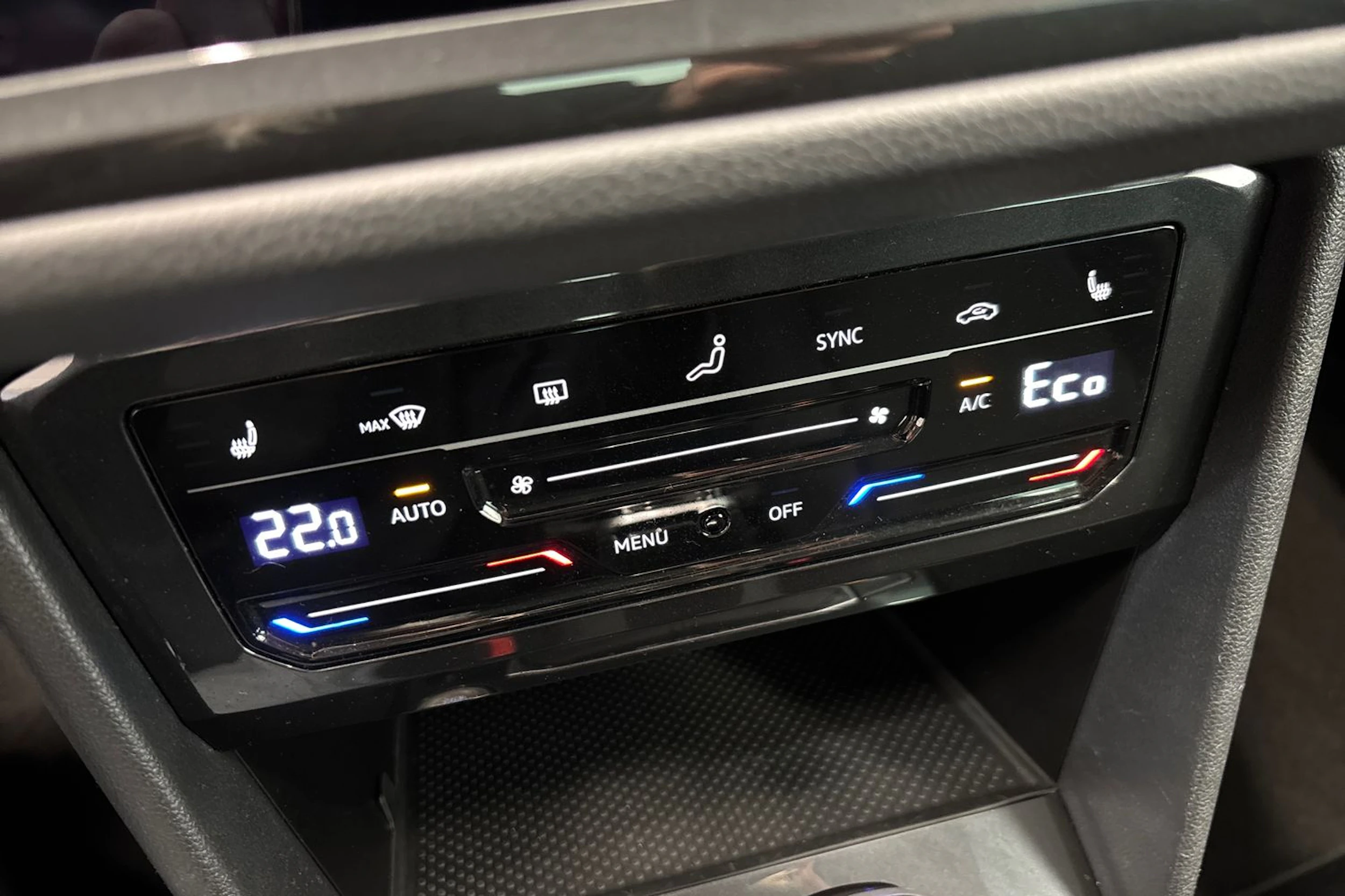 harmaa Volkswagen Tiguan 2023 kuva 26.