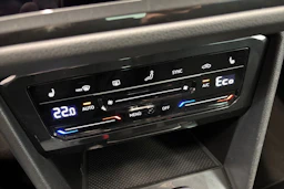 harmaa Volkswagen Tiguan 2023 kuva 26.