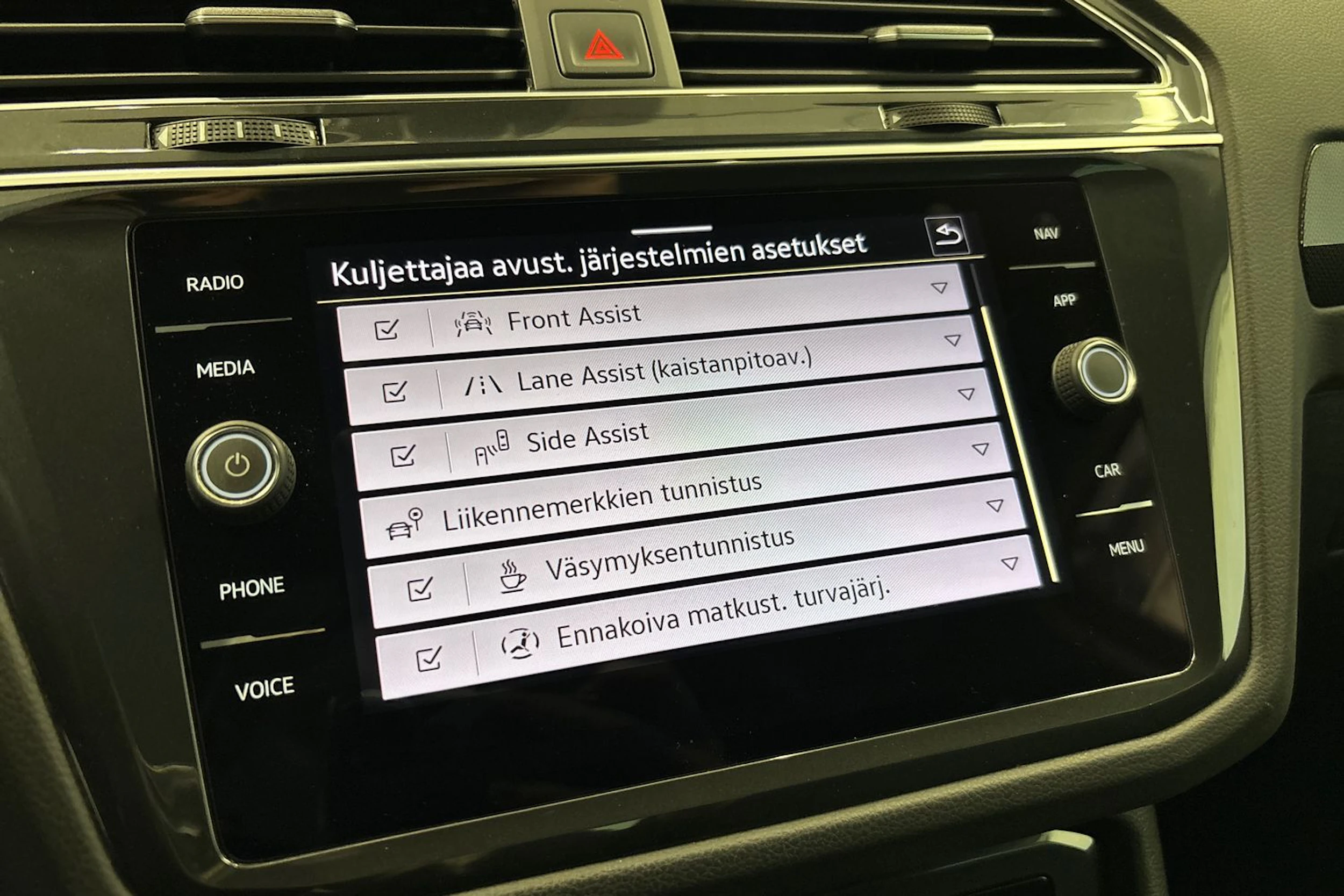 harmaa Volkswagen Tiguan 2023 kuva 32.
