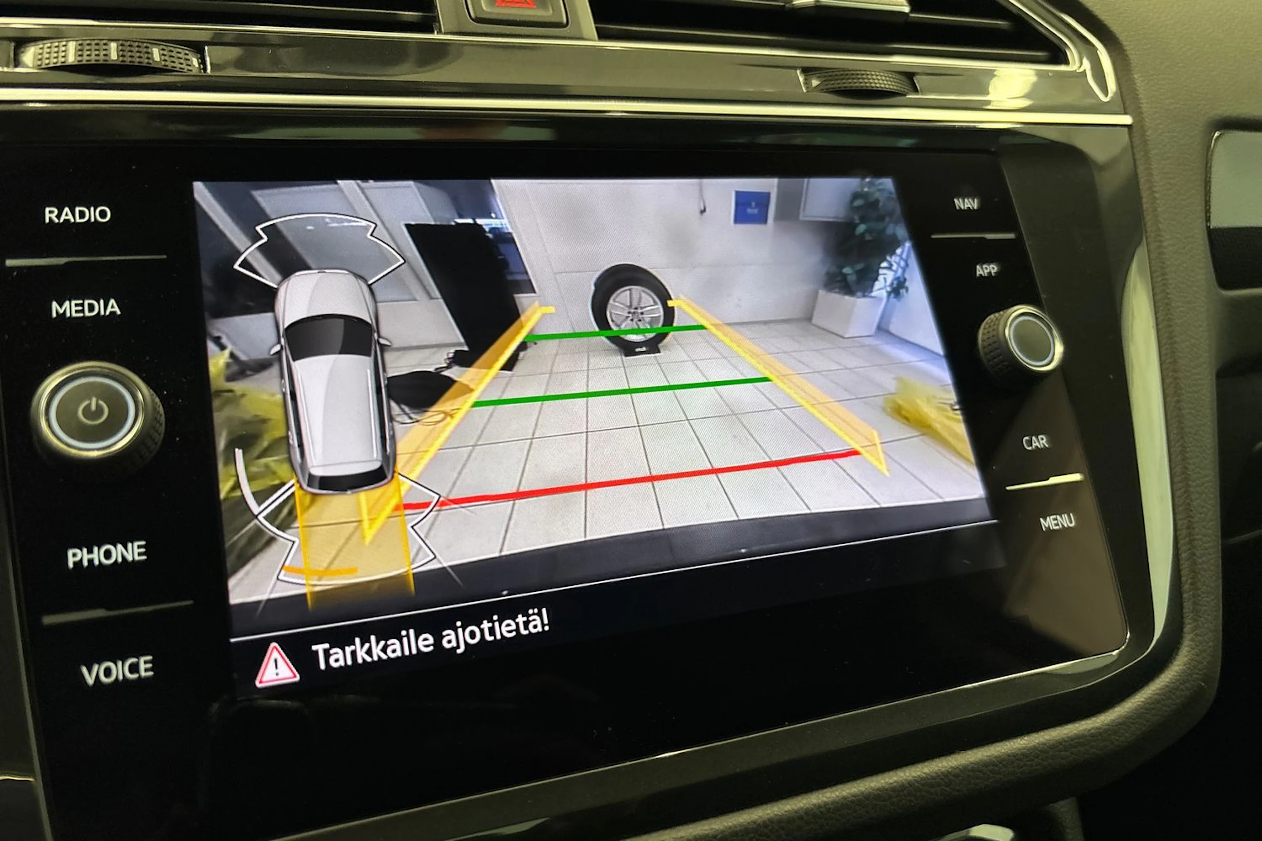 harmaa Volkswagen Tiguan 2023 kuva 35.