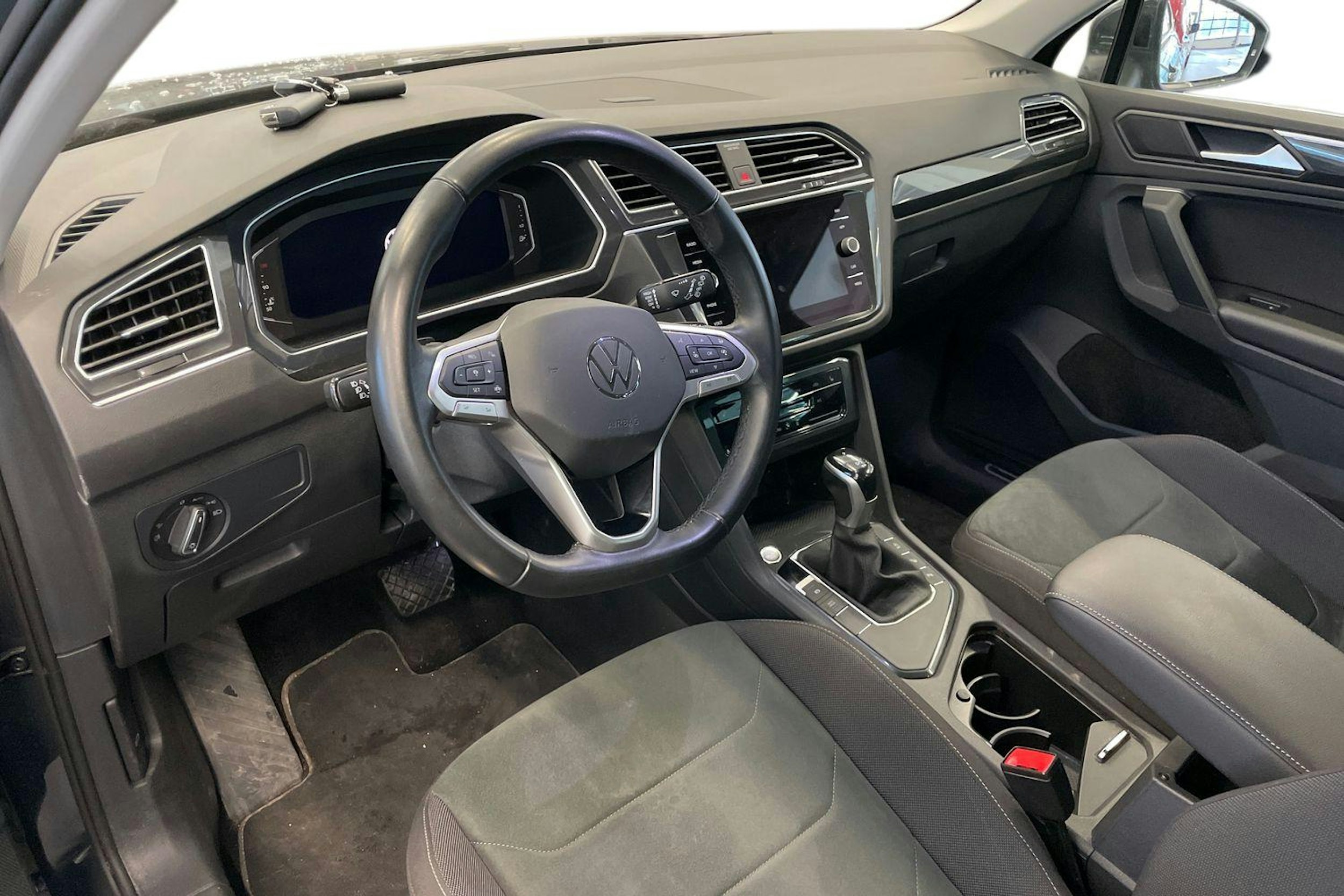 harmaa Volkswagen Tiguan 2023 kuva 3.