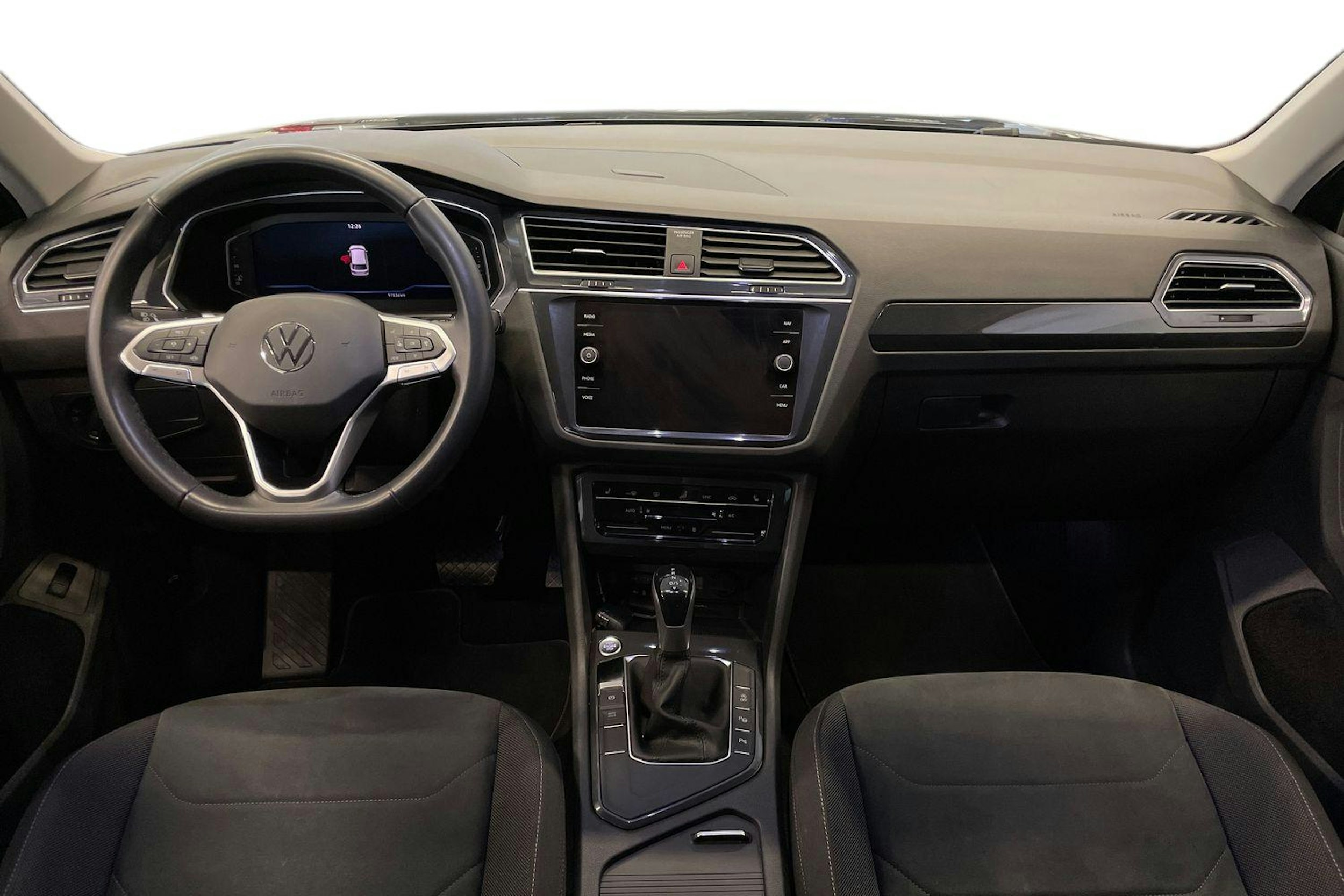 harmaa Volkswagen Tiguan 2023 kuva 9.