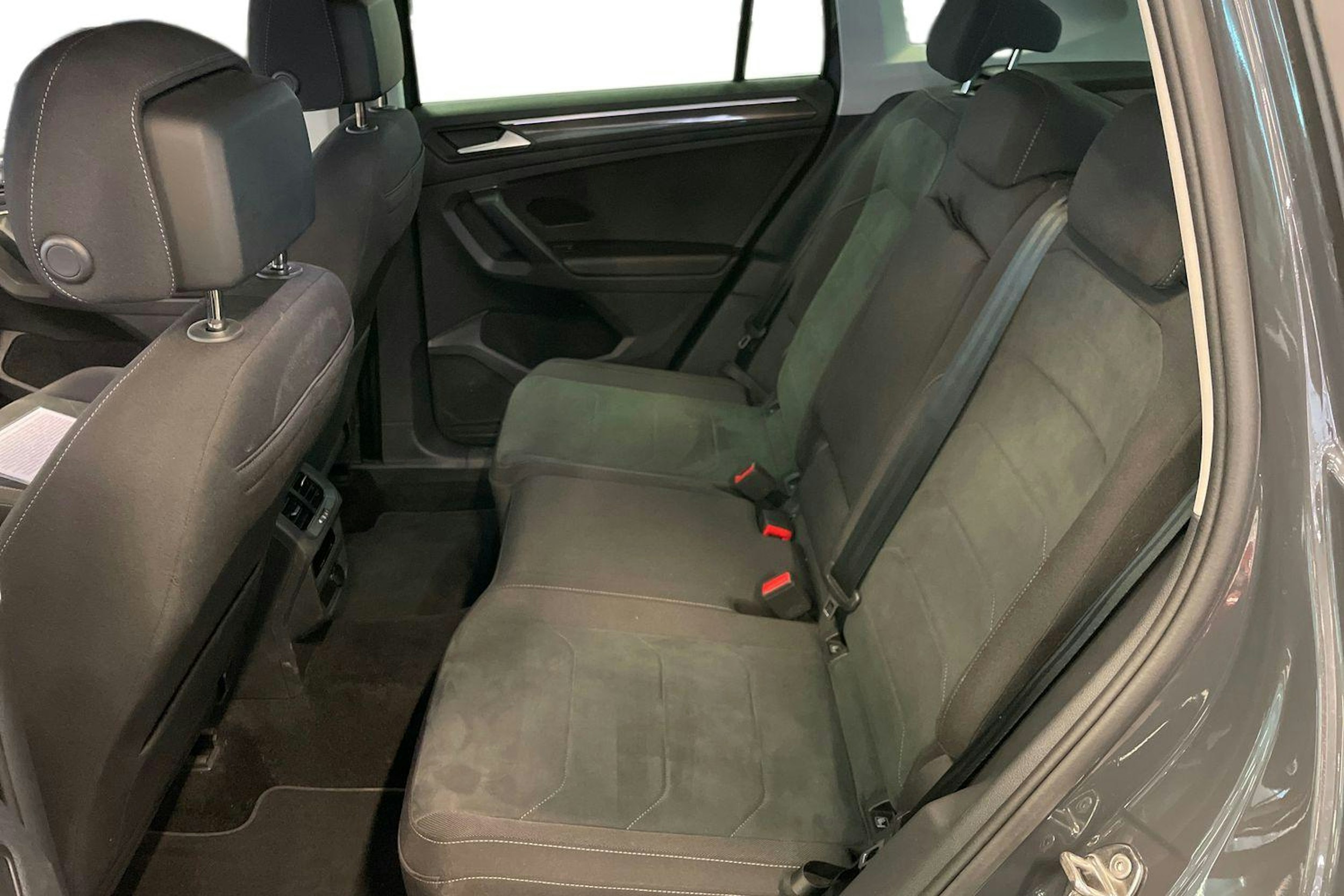 harmaa Volkswagen Tiguan 2023 kuva 10.