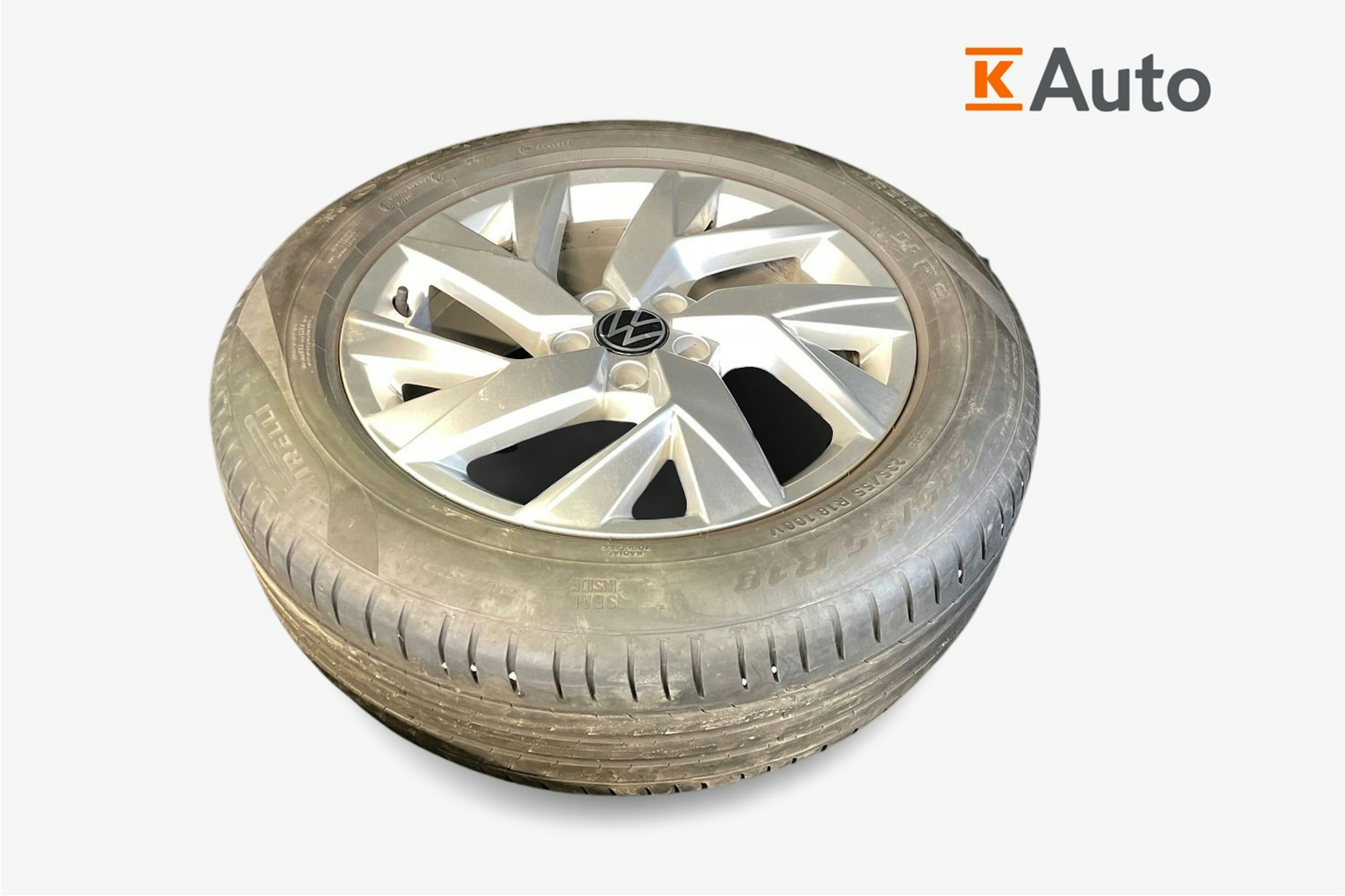 harmaa Volkswagen Tiguan 2023 kuva 11.