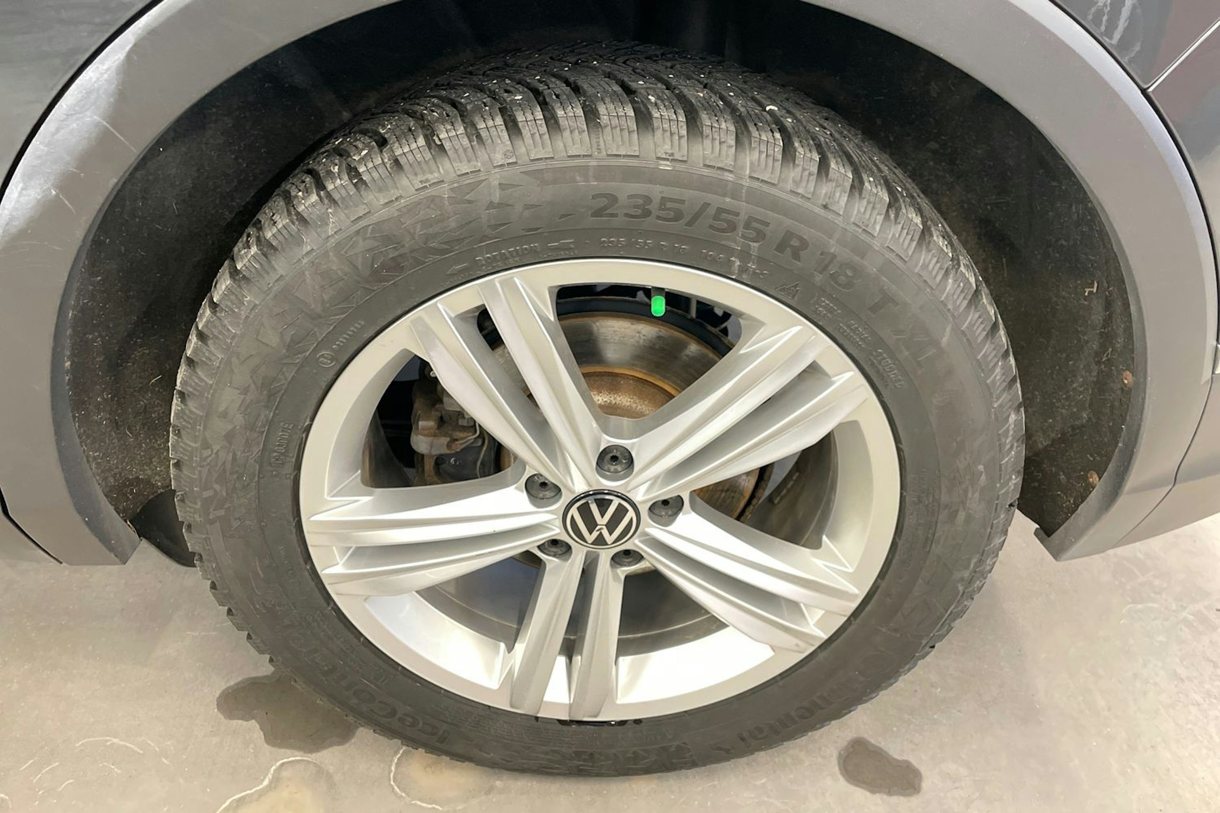 harmaa Volkswagen Tiguan 2023 kuva 13.