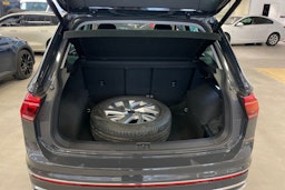 harmaa Volkswagen Tiguan 2023 kuva 14.