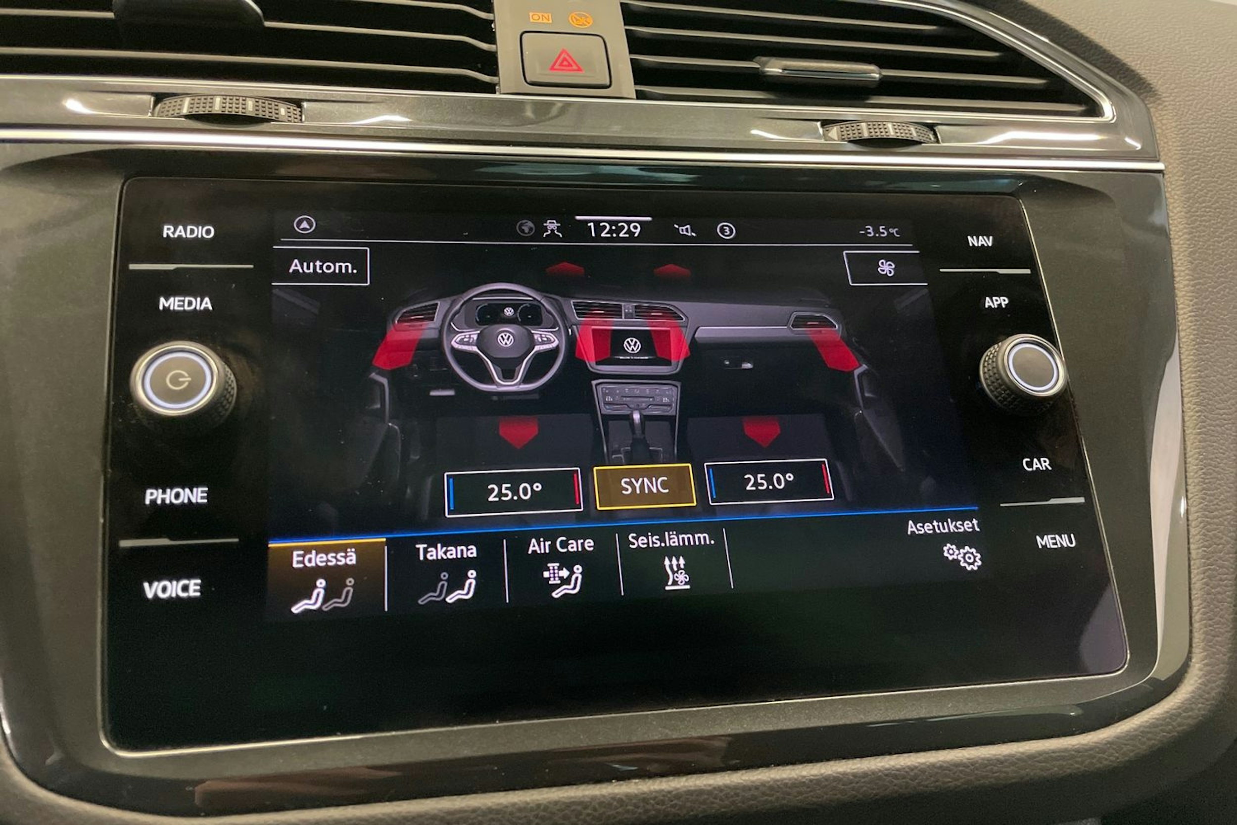 harmaa Volkswagen Tiguan 2023 kuva 19.