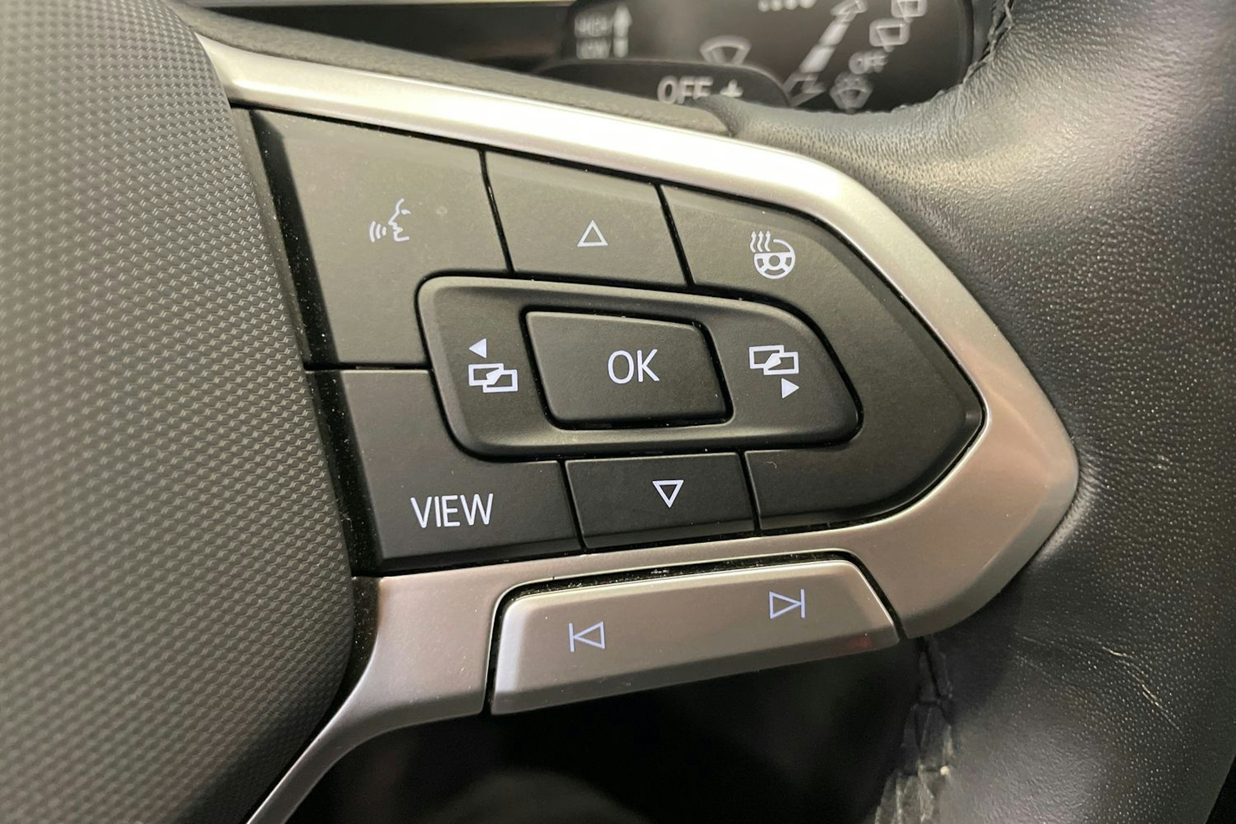 harmaa Volkswagen Tiguan 2023 kuva 22.