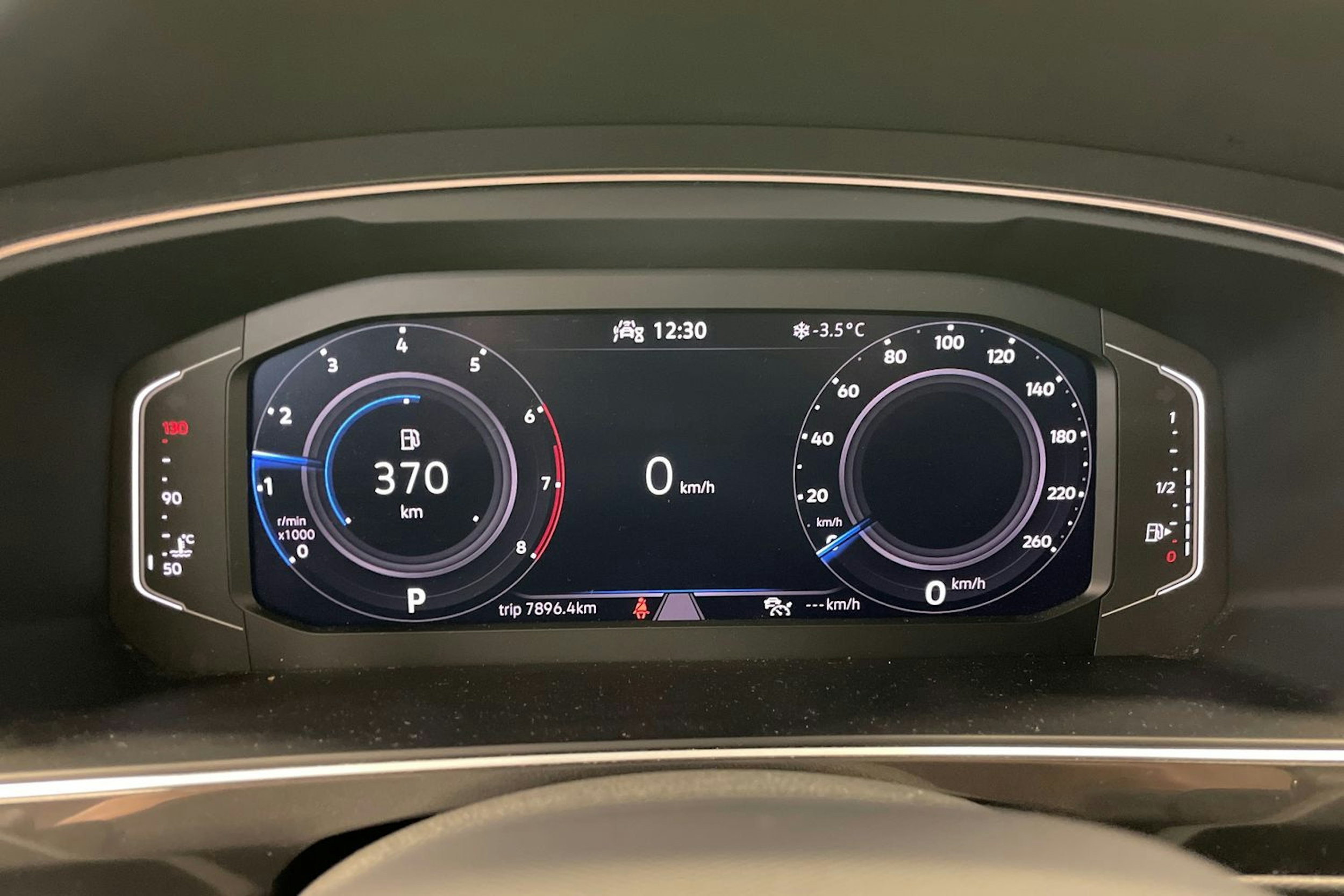 harmaa Volkswagen Tiguan 2023 kuva 23.