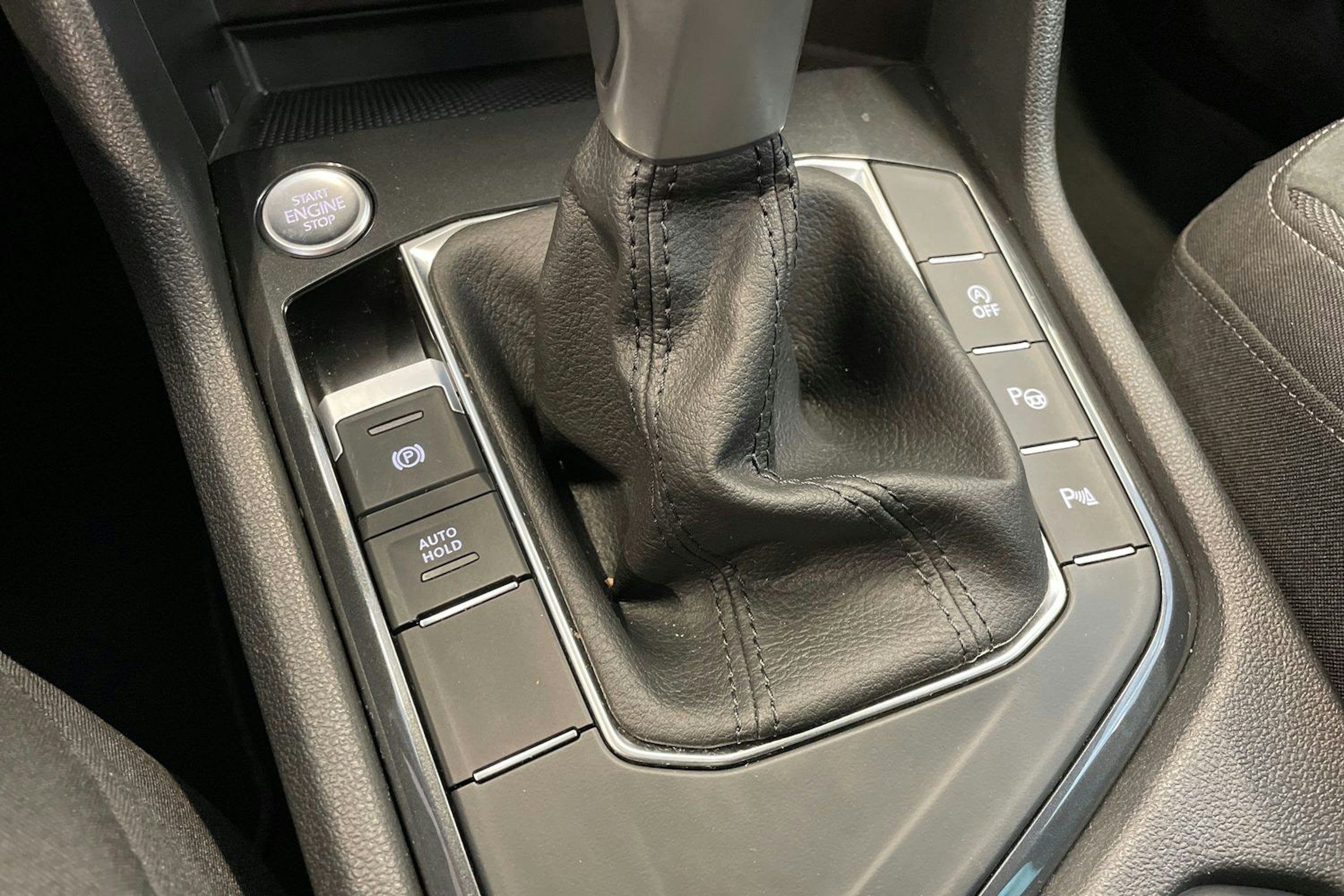 harmaa Volkswagen Tiguan 2023 kuva 25.