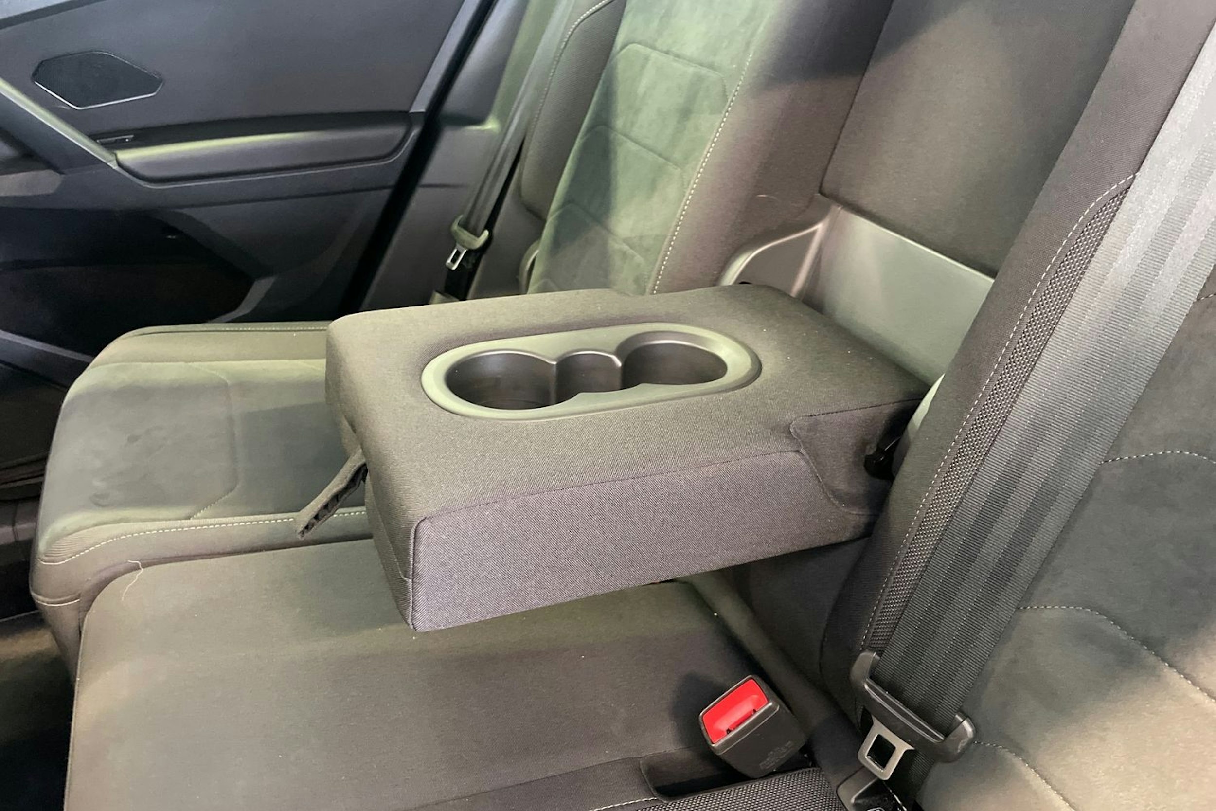 harmaa Volkswagen Tiguan 2023 kuva 26.