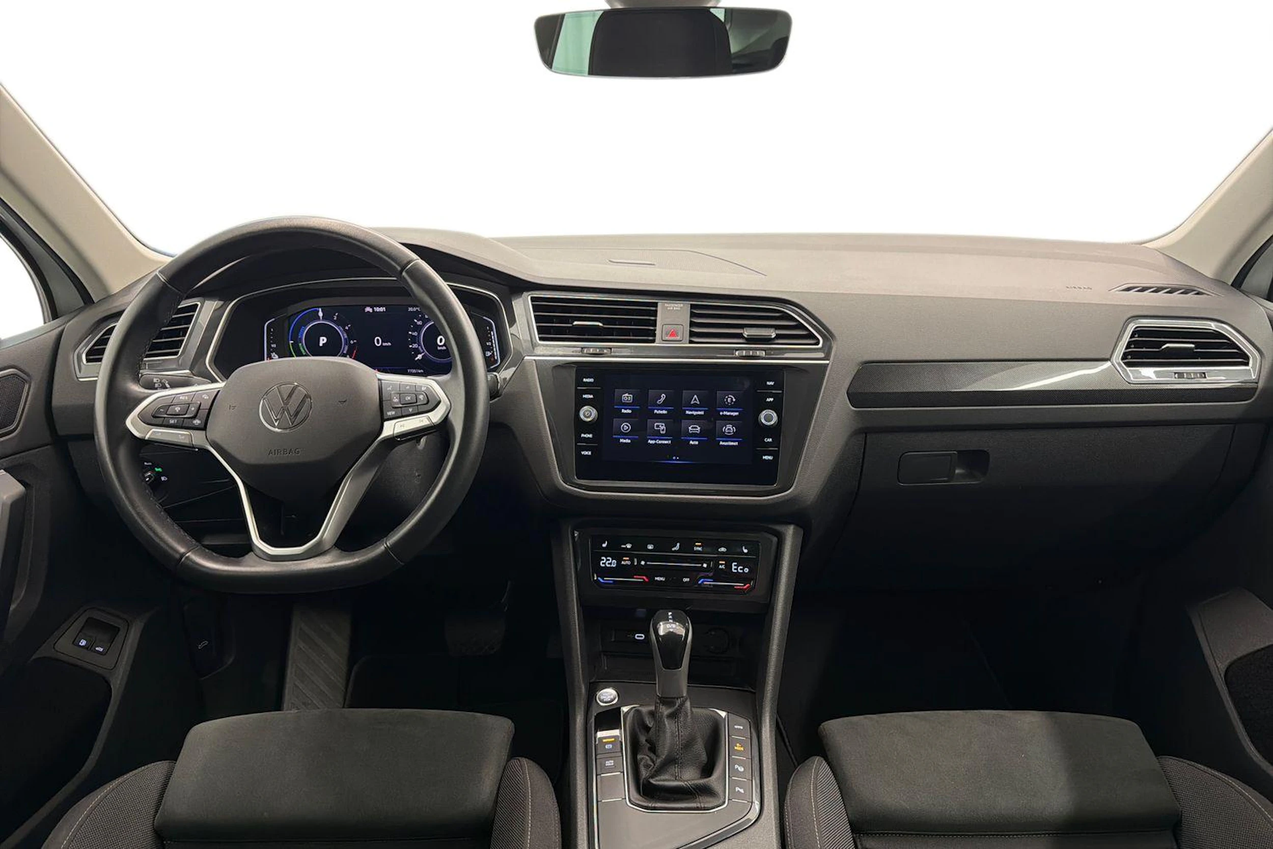 valkoinen Volkswagen Tiguan 2023 kuva 7.