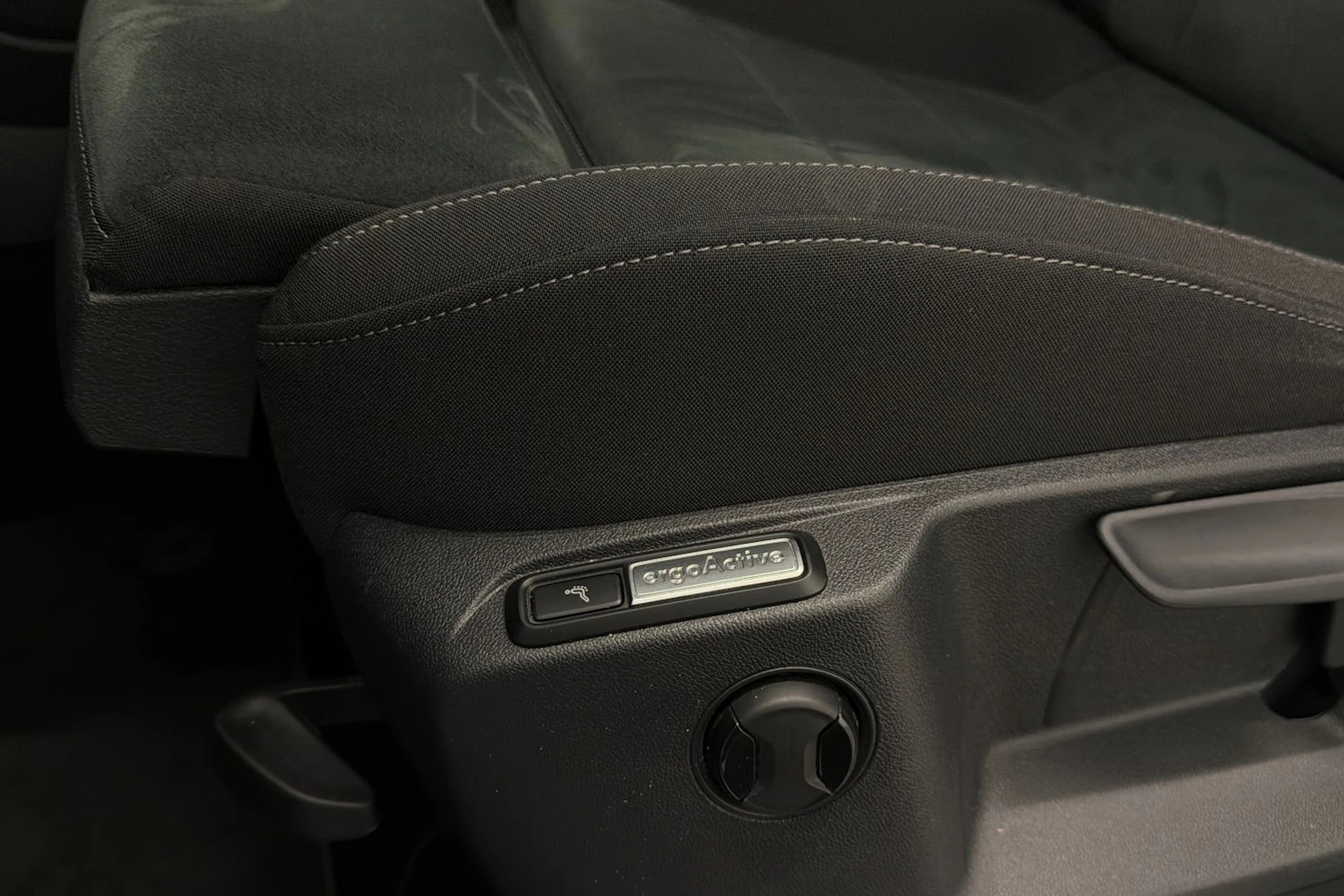 valkoinen Volkswagen Tiguan 2023 kuva 18.