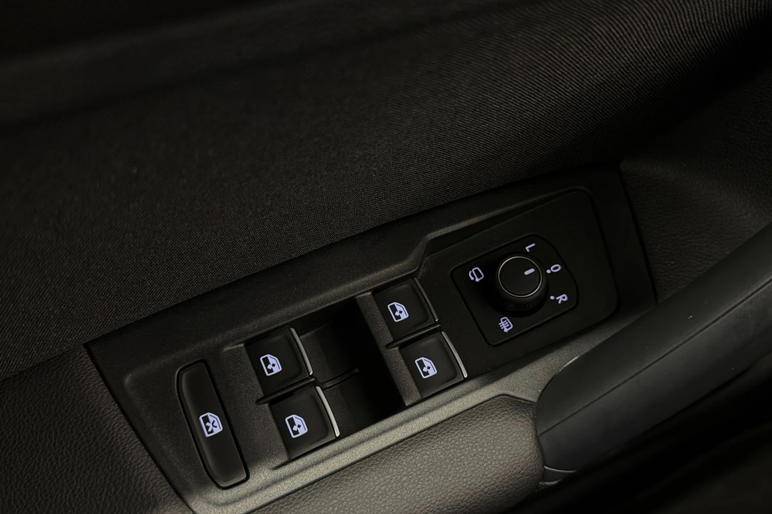 valkoinen Volkswagen Tiguan 2023 kuva 19.