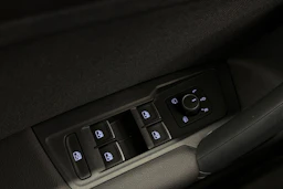 valkoinen Volkswagen Tiguan 2023 kuva 19.