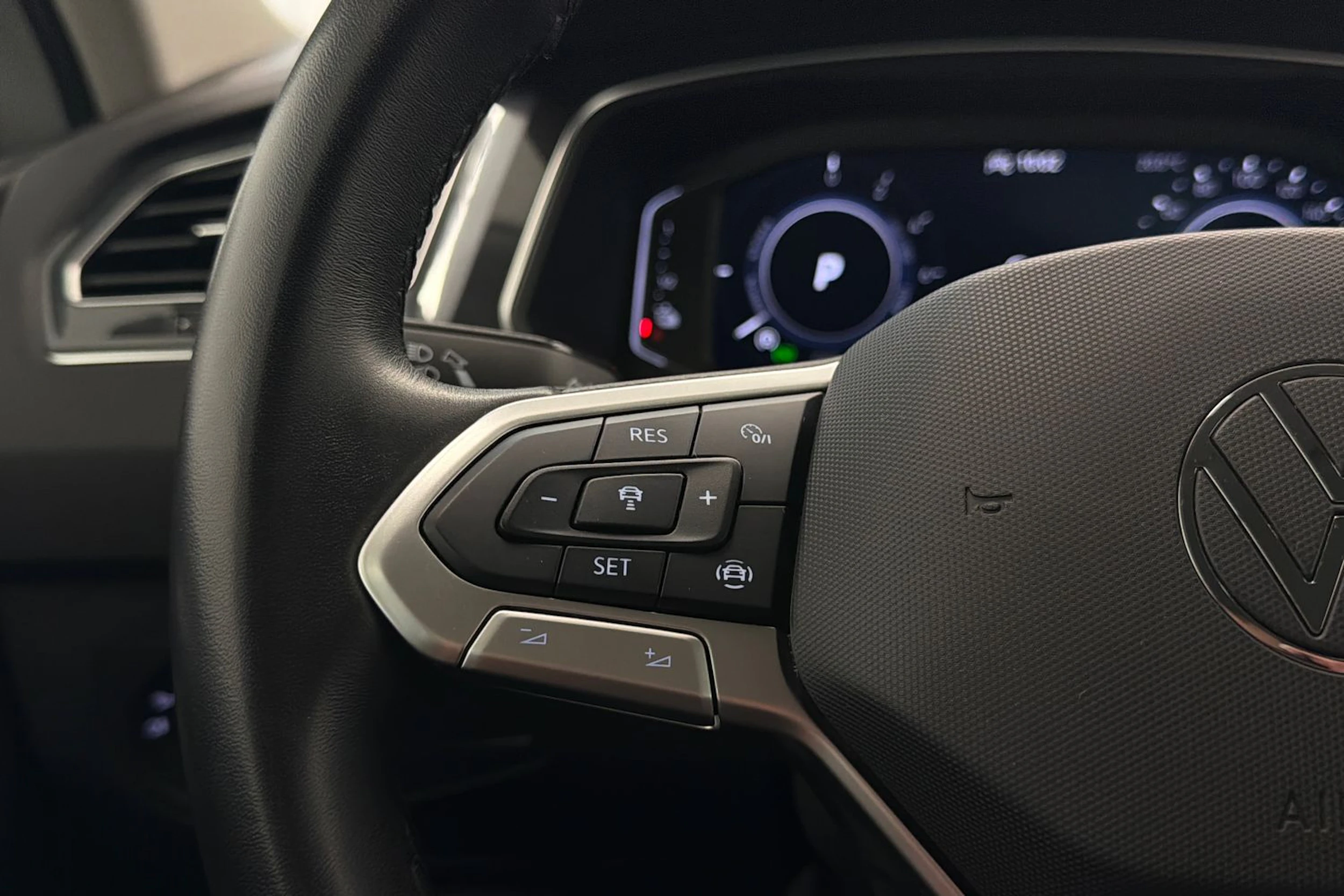 valkoinen Volkswagen Tiguan 2023 kuva 22.