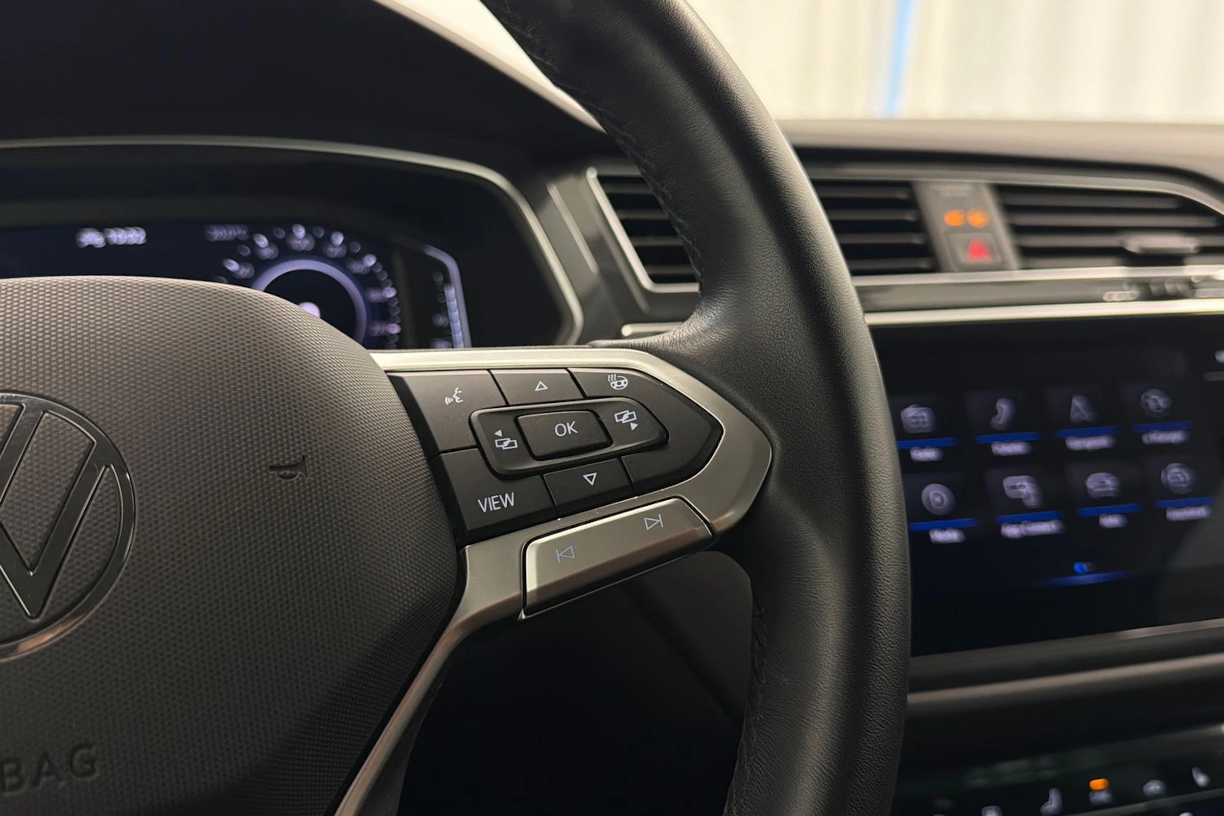 valkoinen Volkswagen Tiguan 2023 kuva 23.