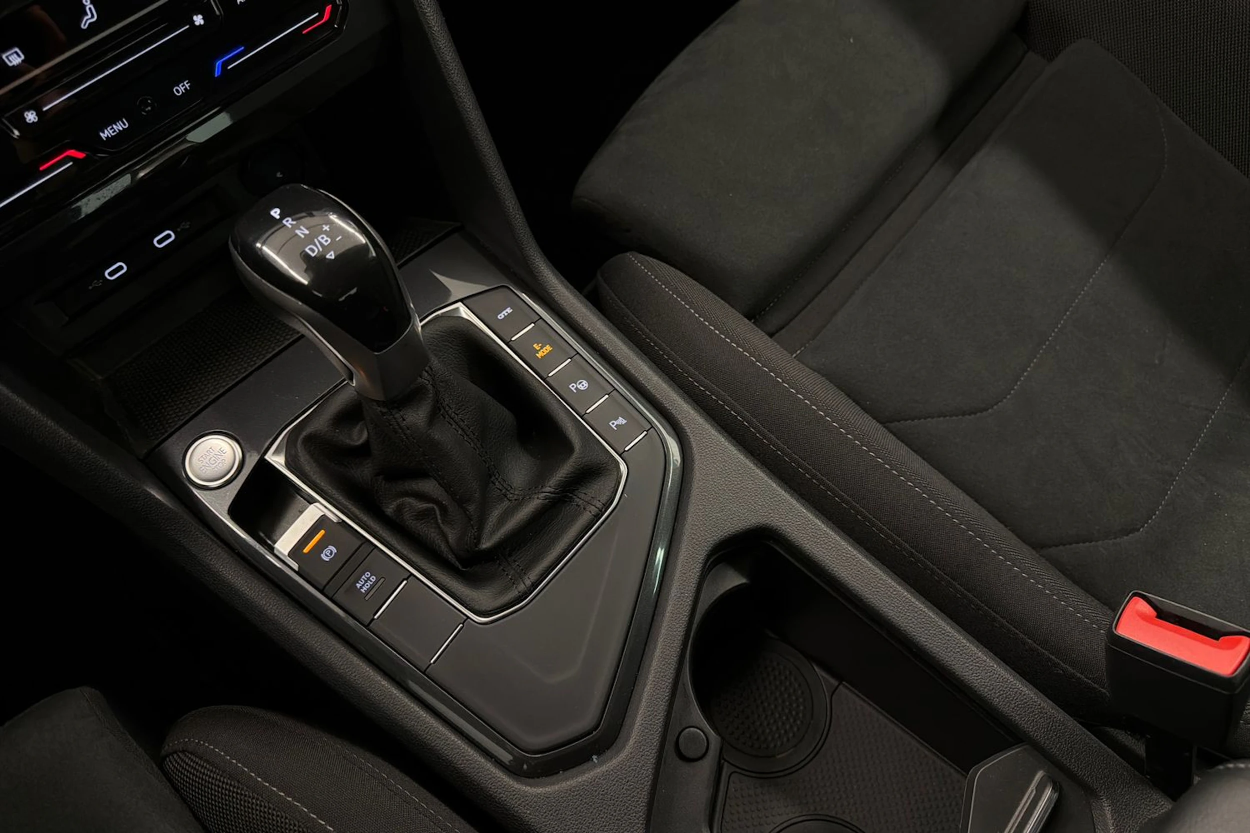 valkoinen Volkswagen Tiguan 2023 kuva 24.
