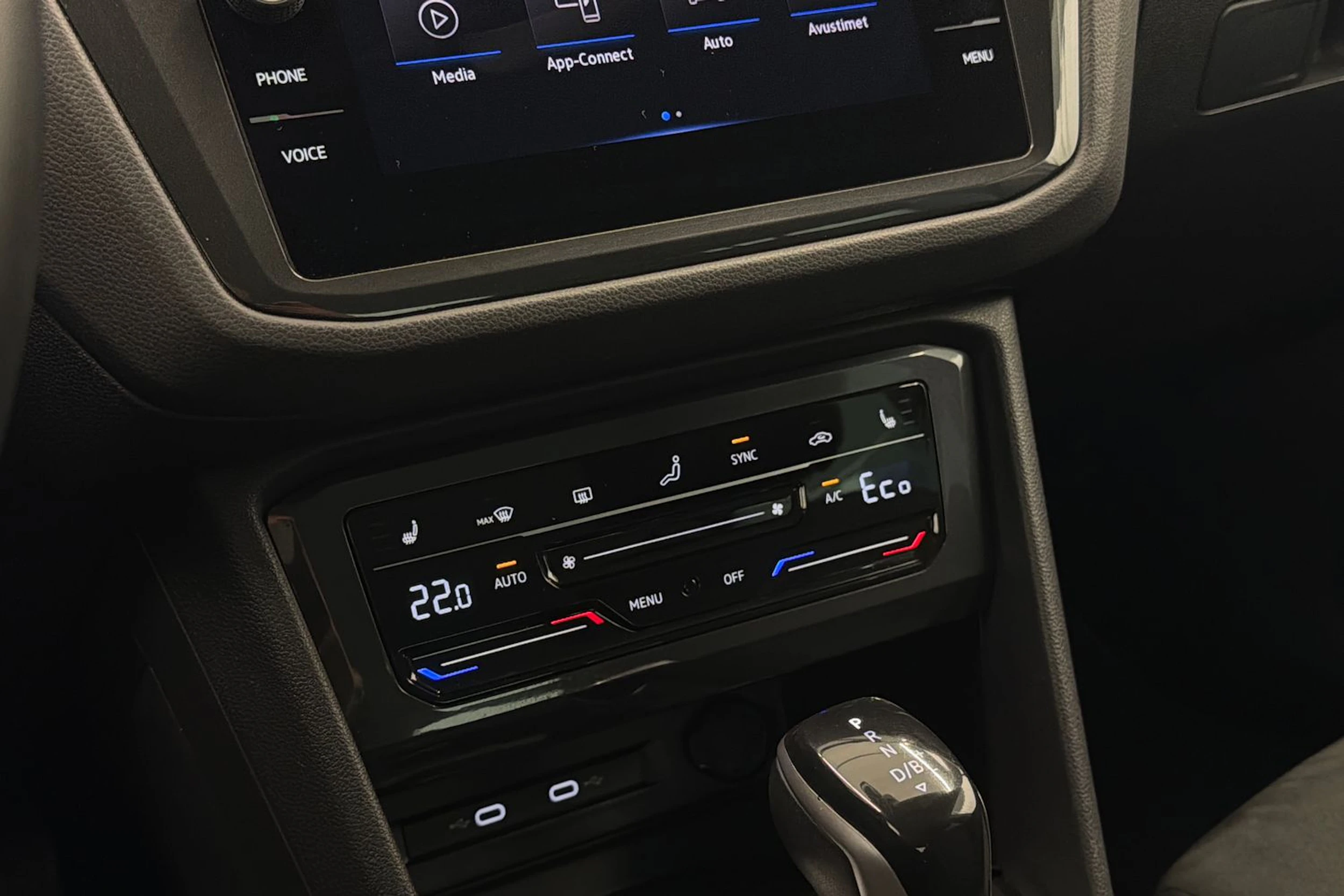 valkoinen Volkswagen Tiguan 2023 kuva 25.
